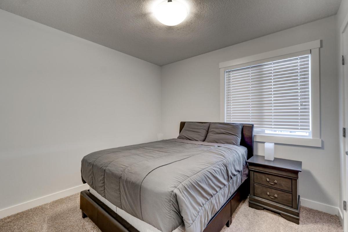 Three-Bedroom House with Walk-in Closet #29 Sunalta Downtown