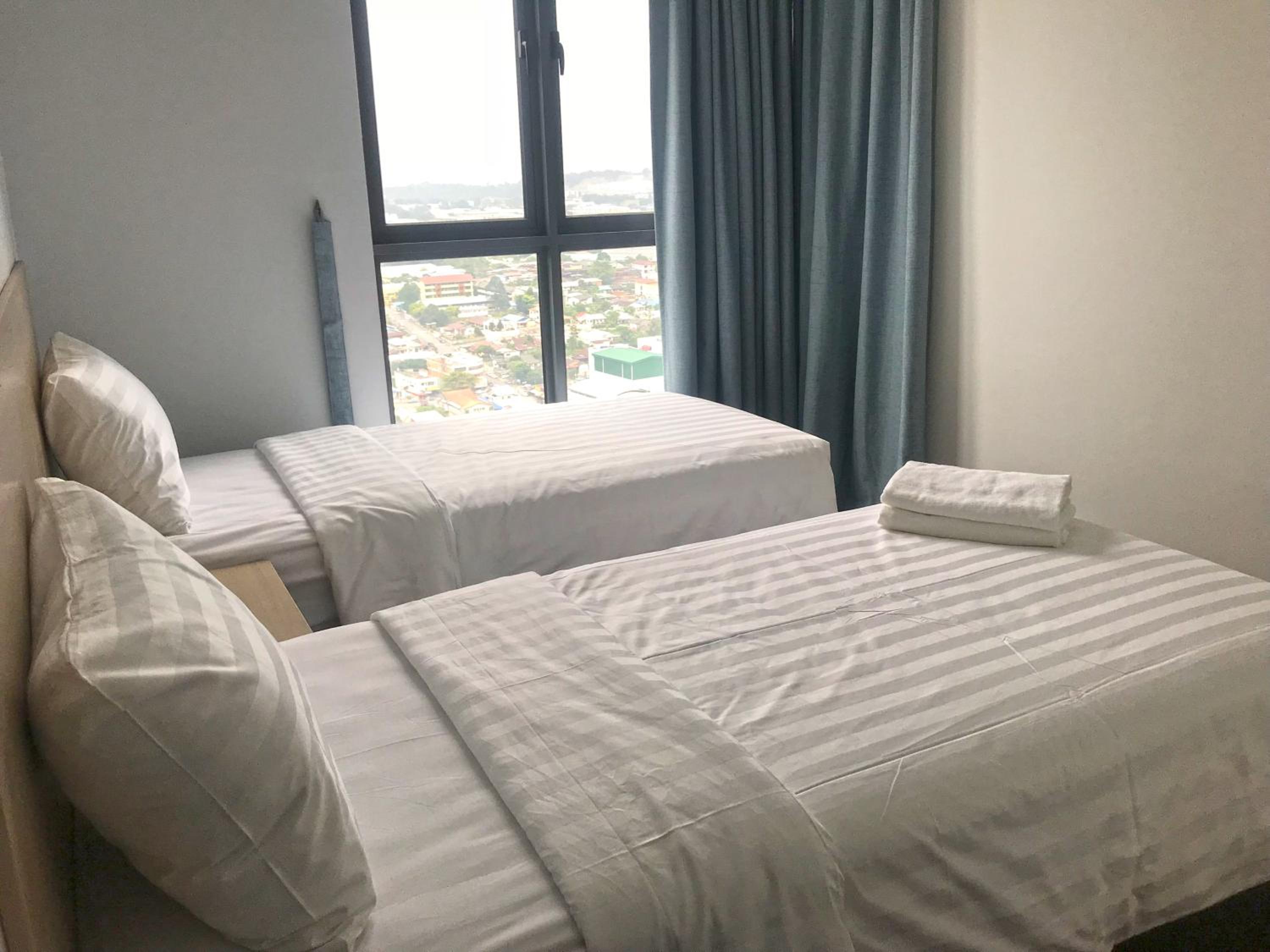 Amerin Mall & Suites