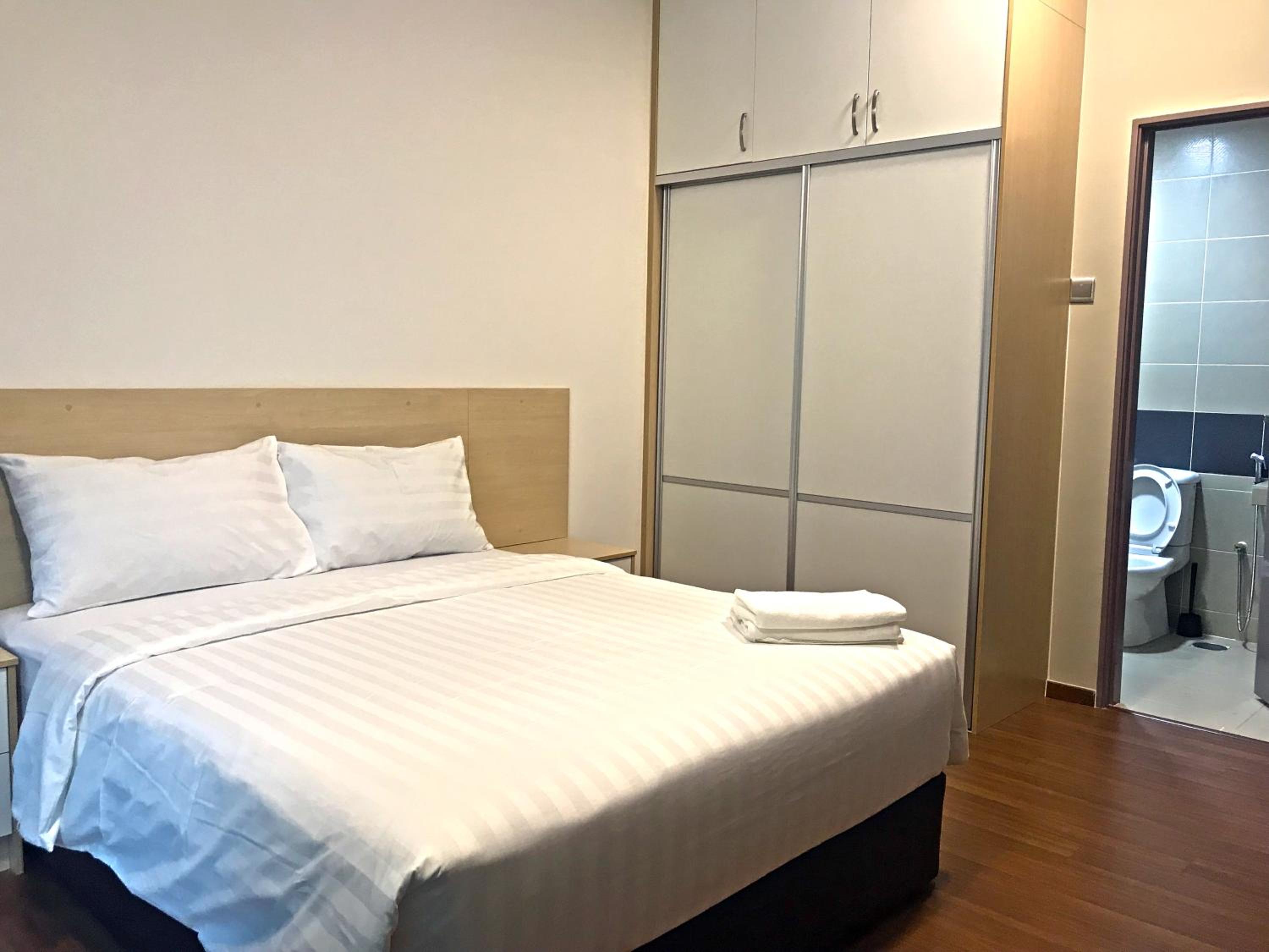 Amerin Mall & Suites