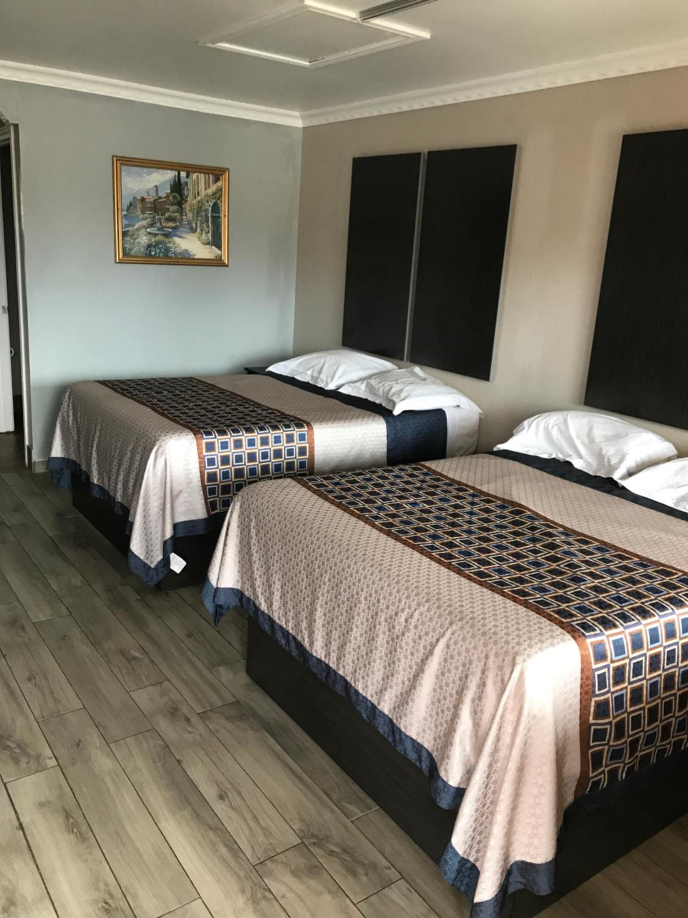SouthTown S.A. Inn