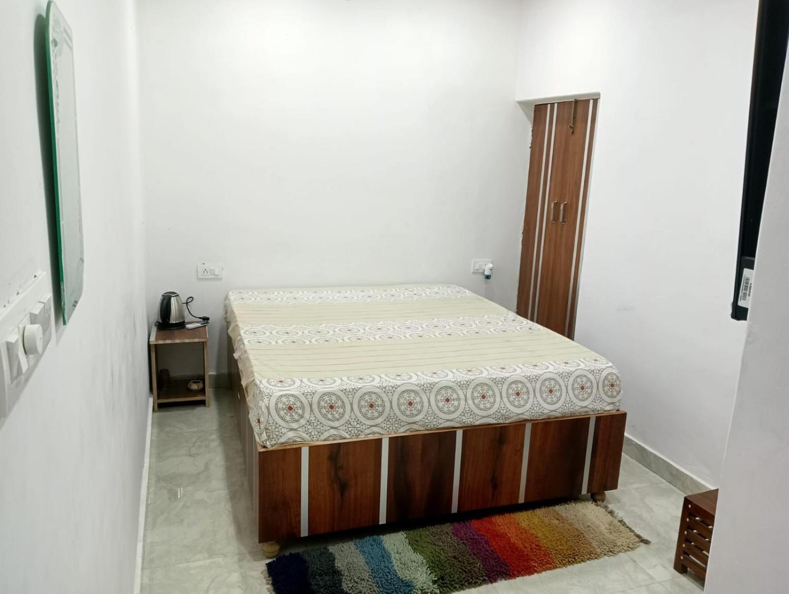 OM Kashi pg guest house