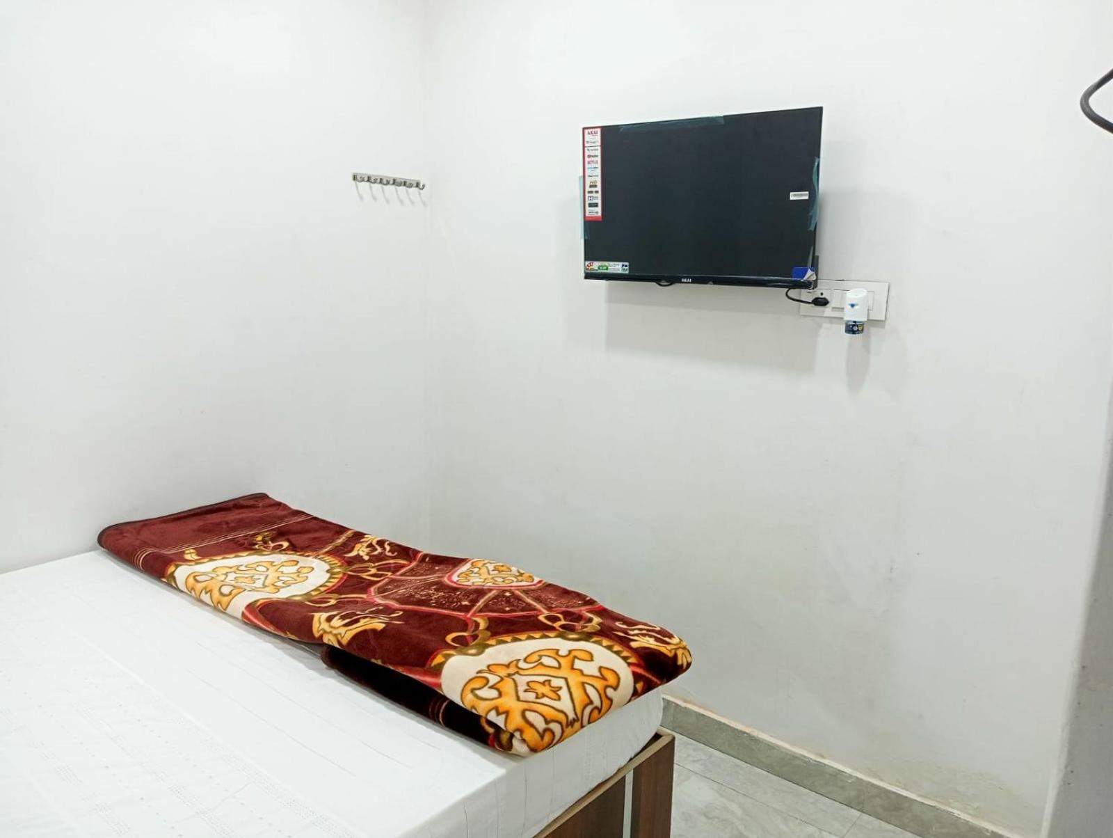 OM Kashi pg guest house