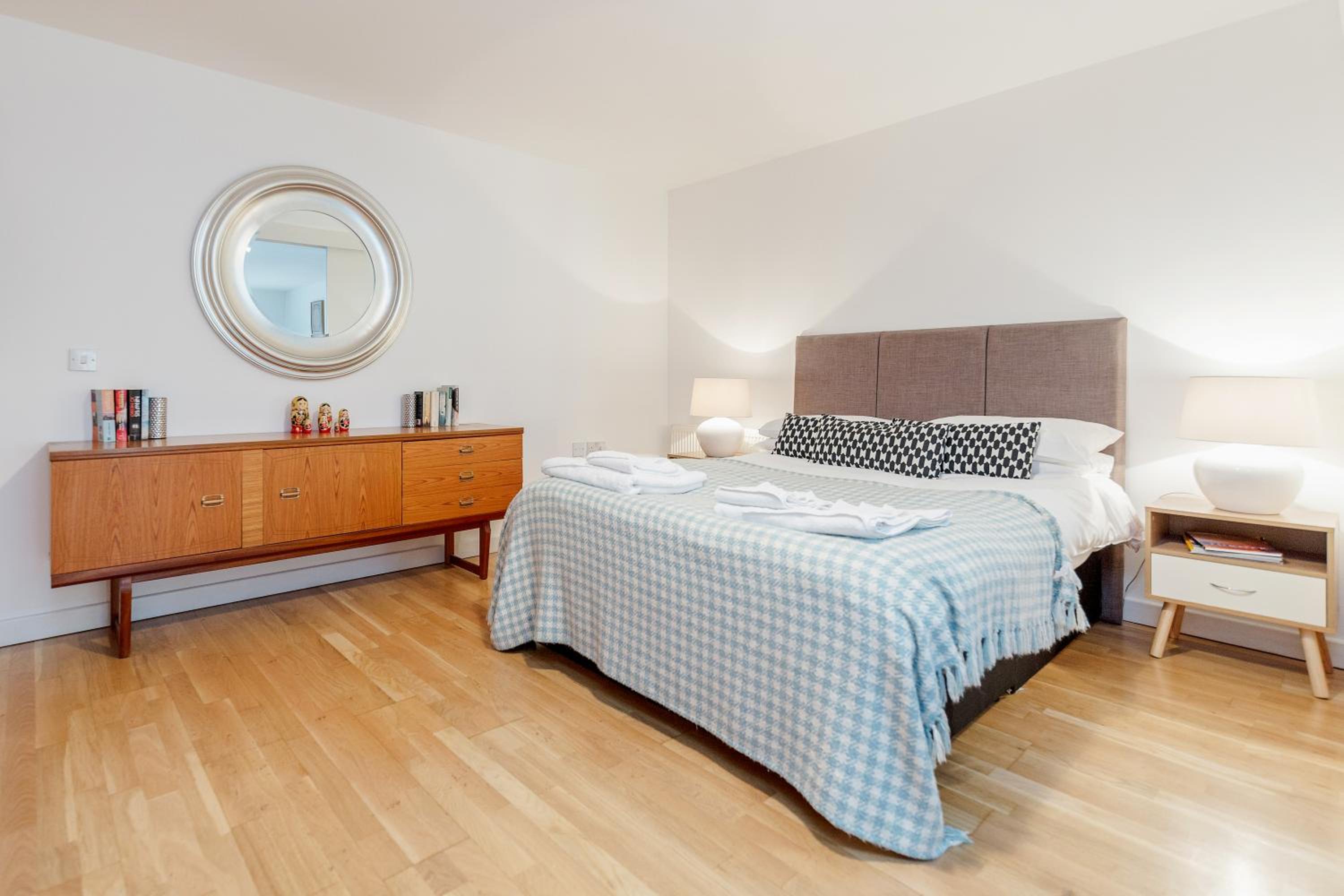 Shoreditch 2 Bed Flat by BaseToGo