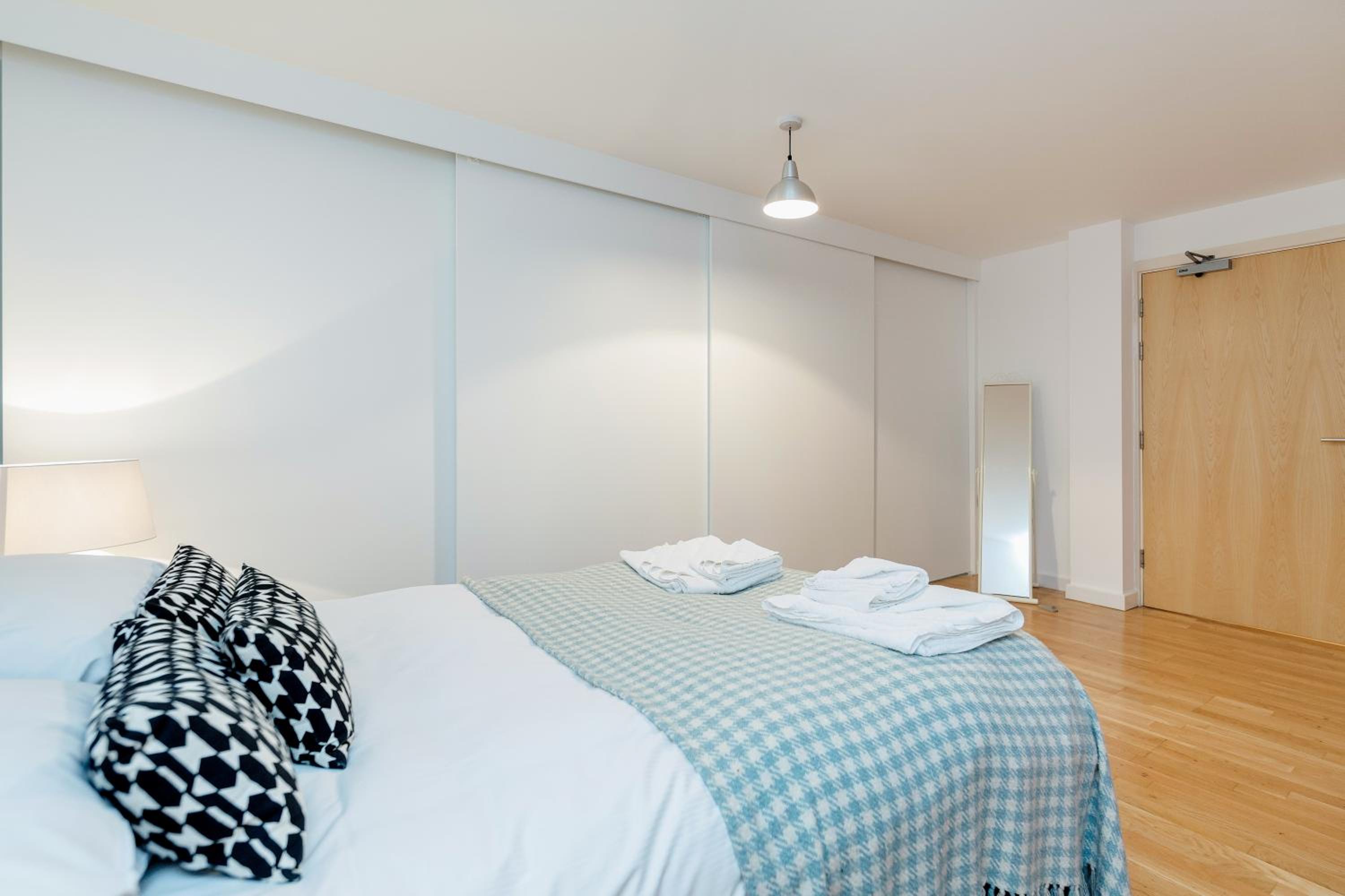 Shoreditch 2 Bed Flat by BaseToGo