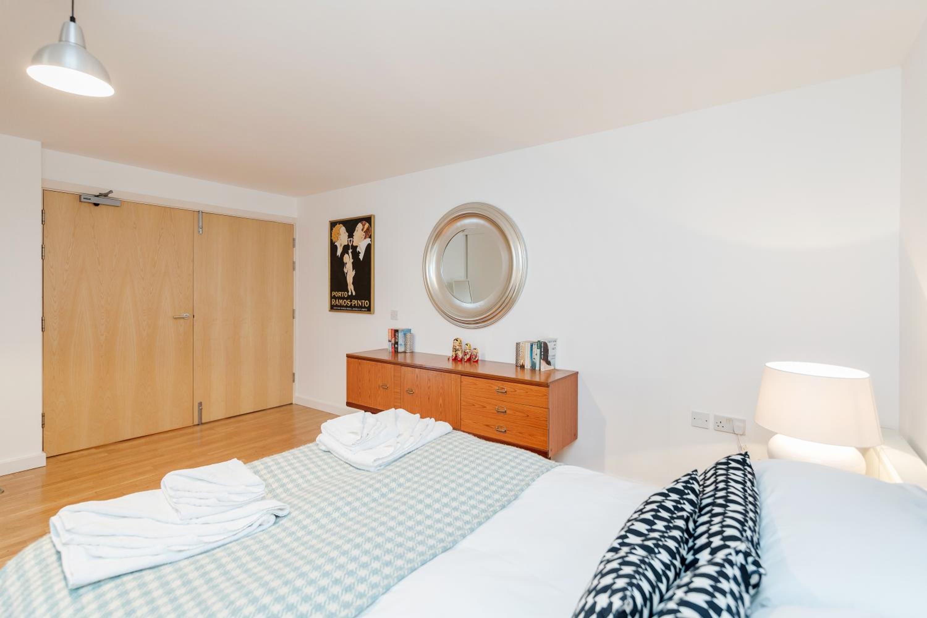 Shoreditch 2 Bed Flat by BaseToGo