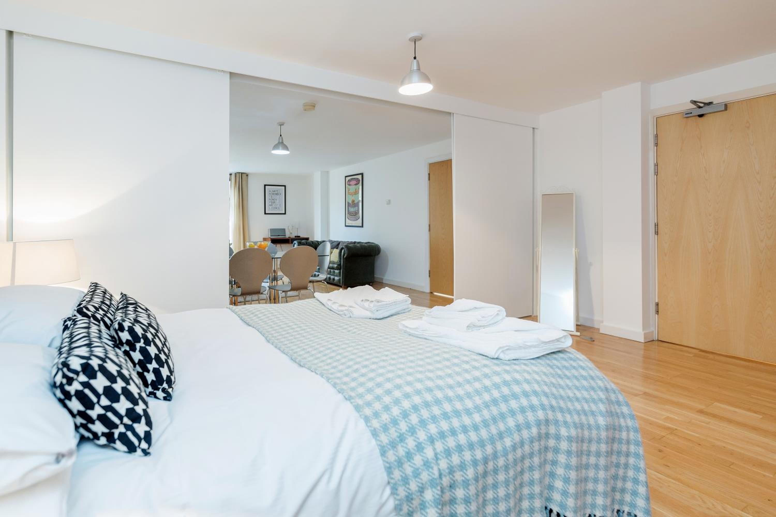 Shoreditch 2 Bed Flat by BaseToGo
