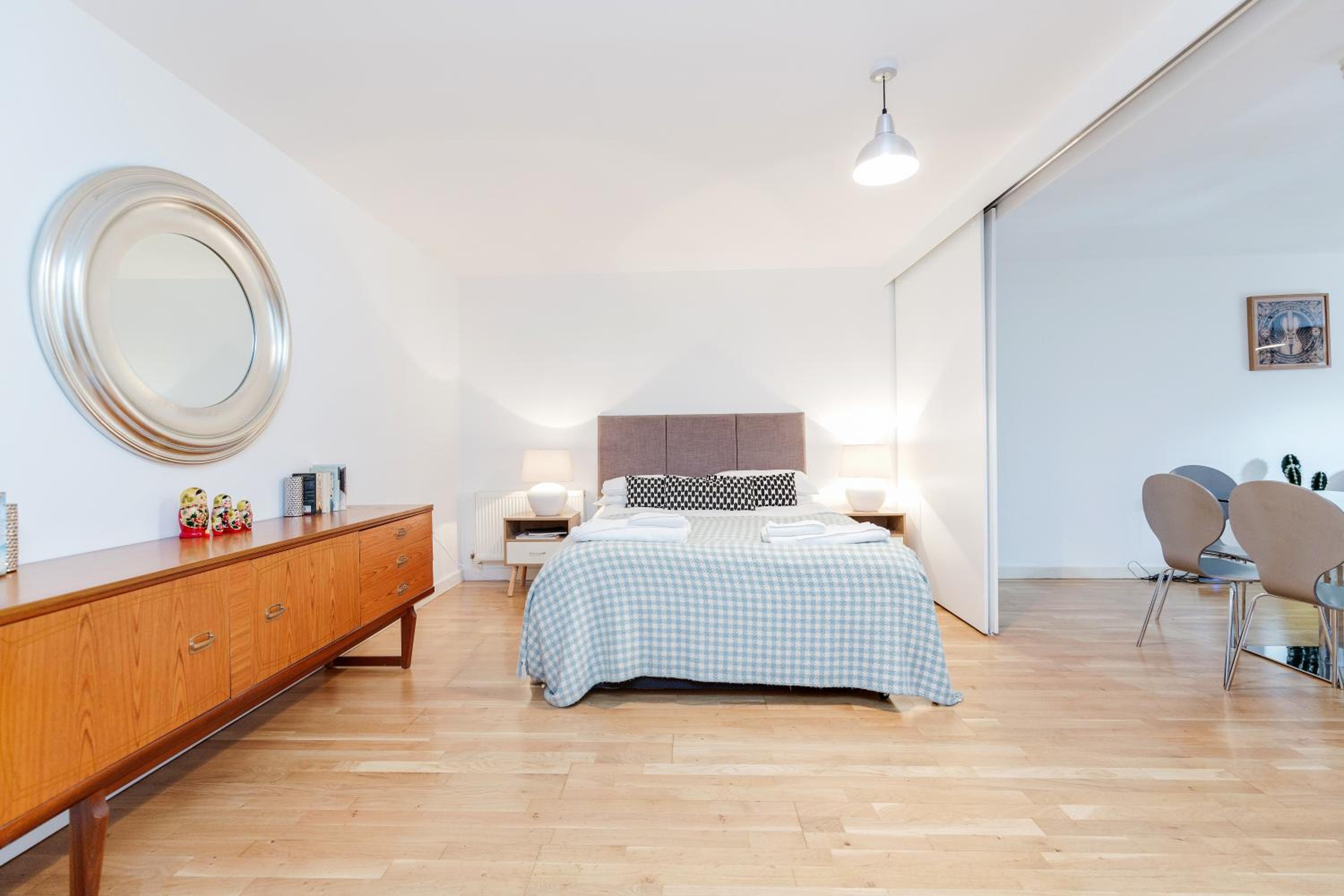 Shoreditch 2 Bed Flat by BaseToGo