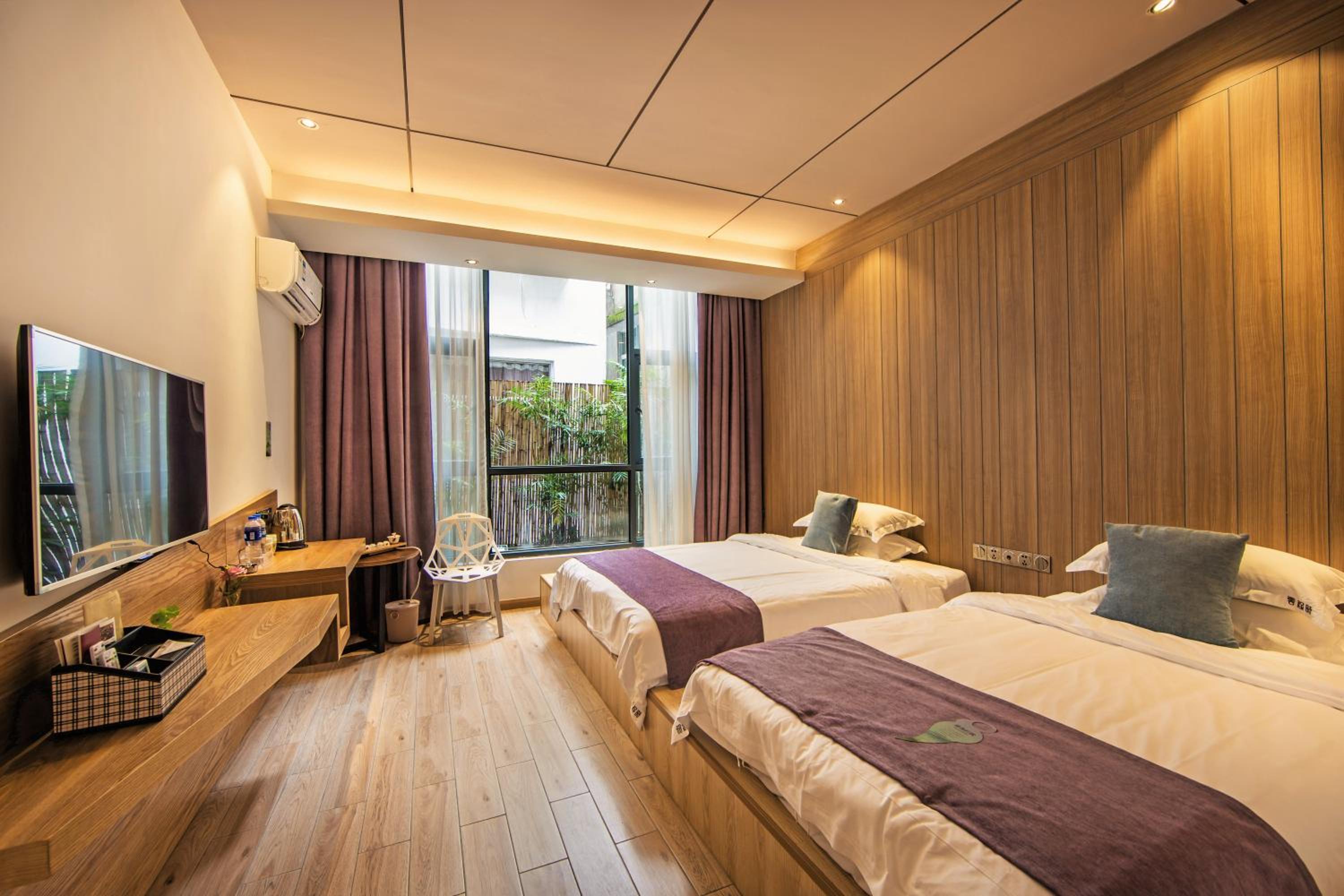 Ancient Street No.5 Youth Chic Hotel