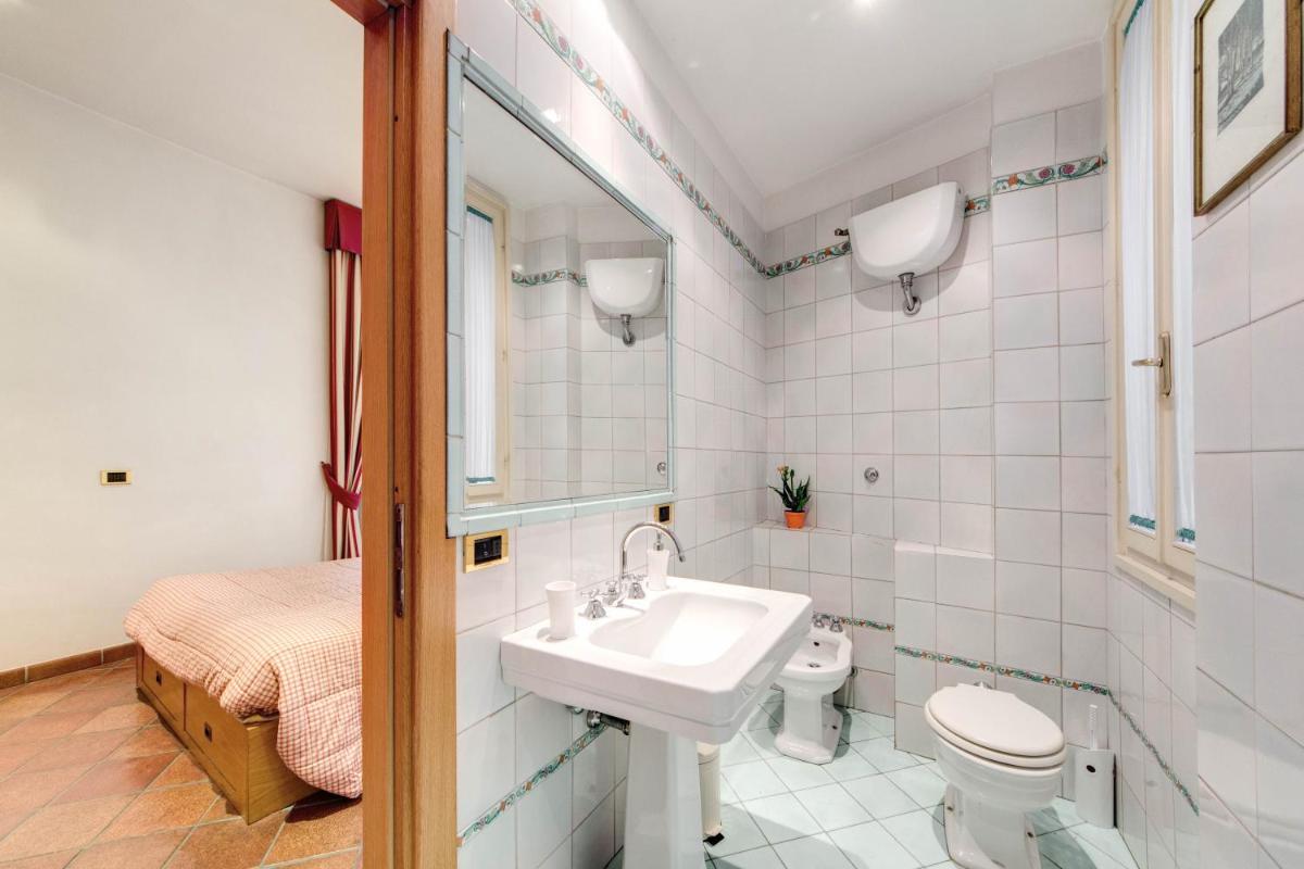 Lovely Flat by the Trevi Fountain