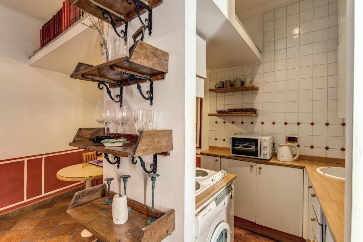 Lovely Flat by the Trevi Fountain
