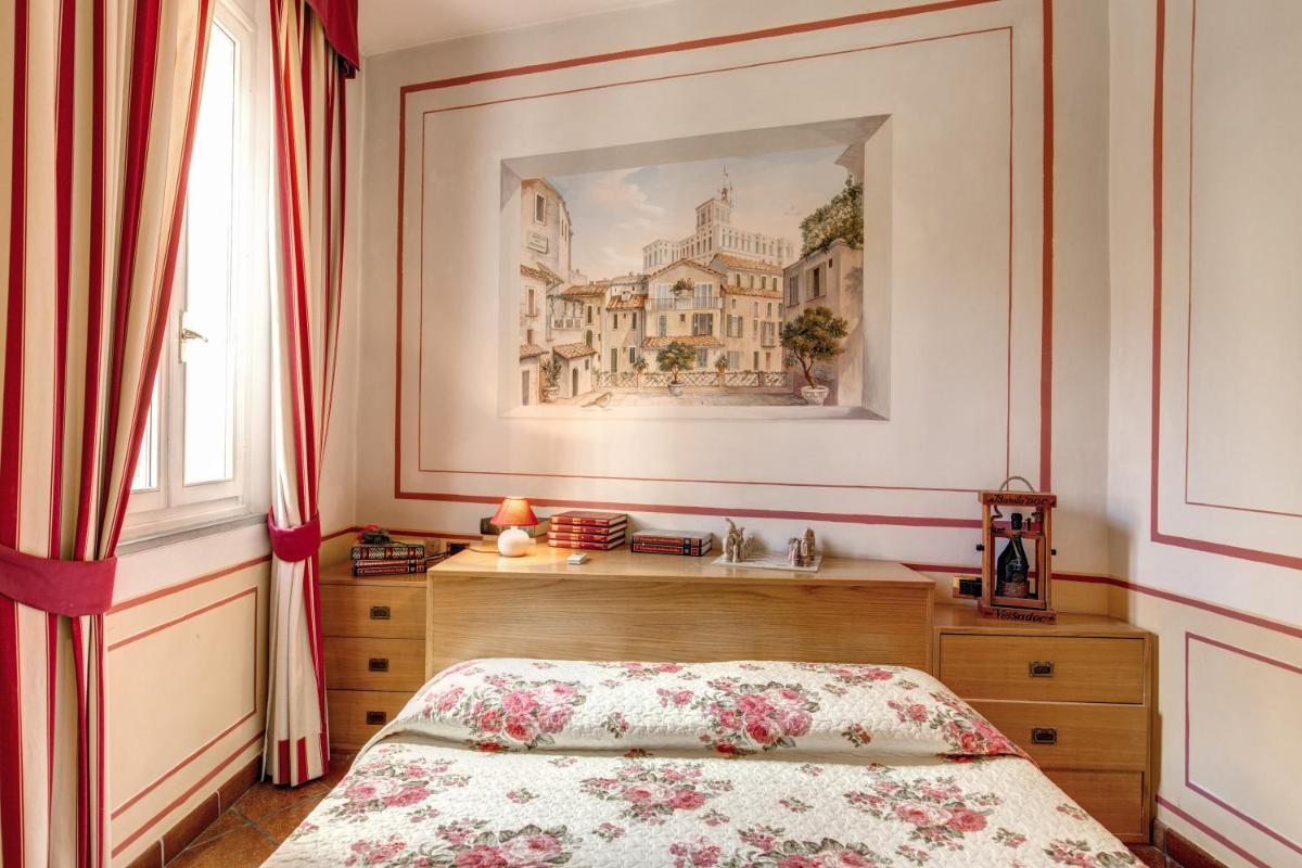 Lovely Flat by the Trevi Fountain