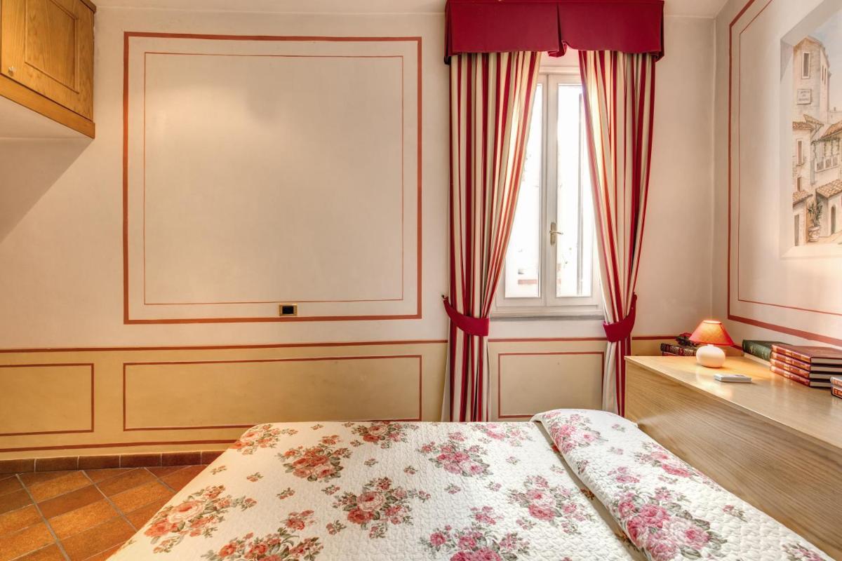 Lovely Flat by the Trevi Fountain