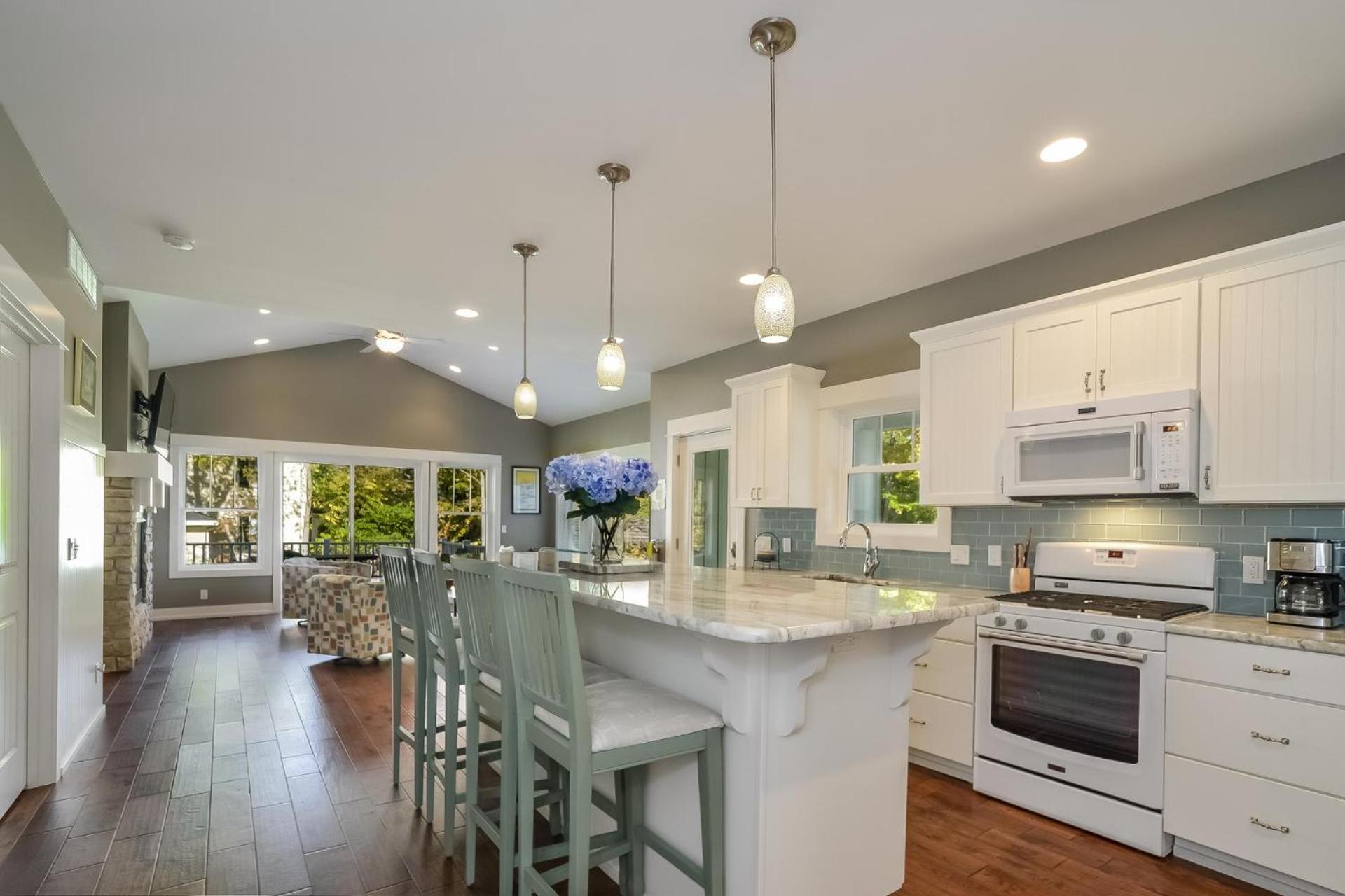 Four Gen house on Hill in Saugatuck walk to town