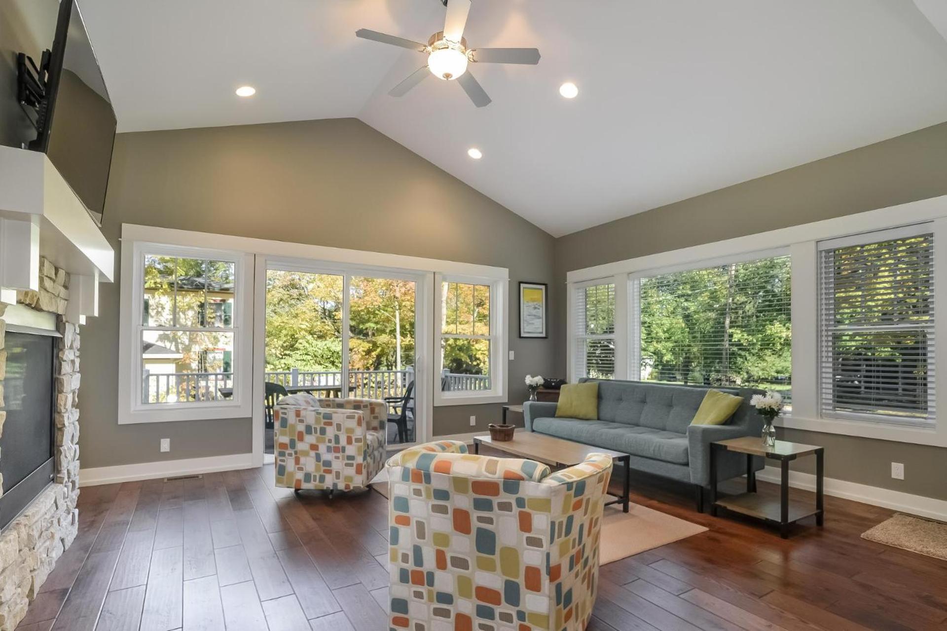 Four Gen house on Hill in Saugatuck walk to town