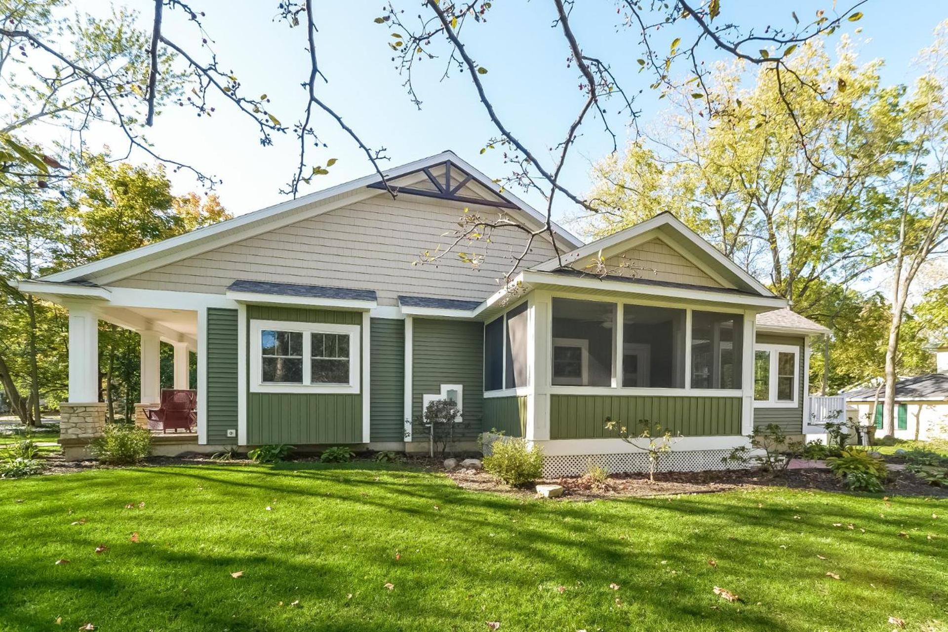 Four Gen house on Hill in Saugatuck walk to town