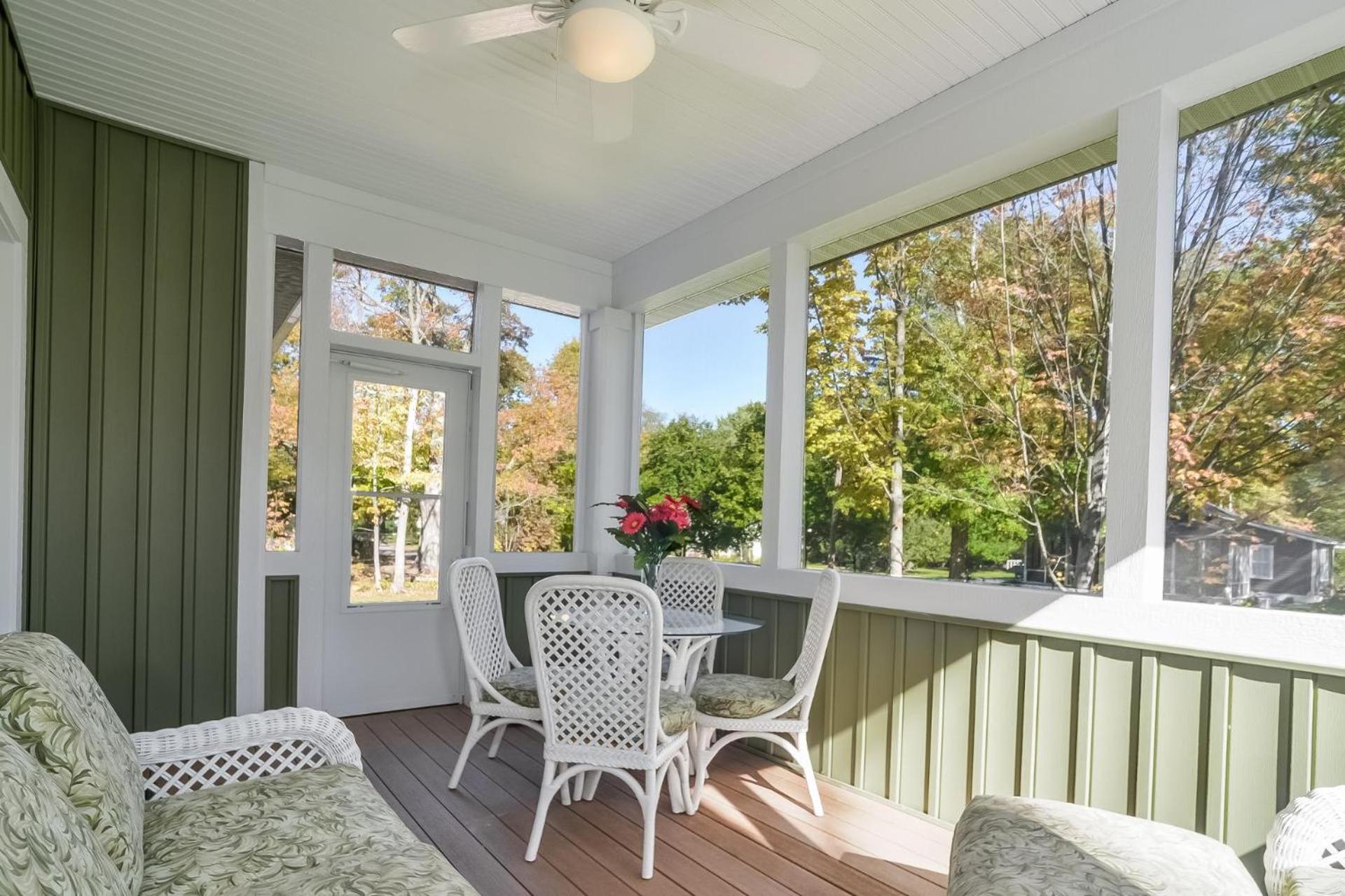 Four Gen house on Hill in Saugatuck walk to town