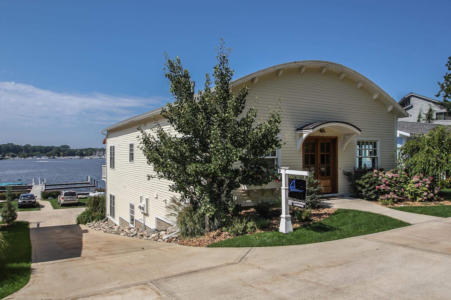 Lay By The Bay on kzoo lake dock walk to Saugatuck