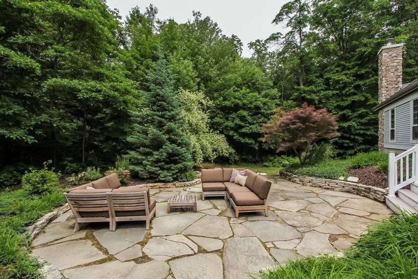 100 private beach frontage on LK MI Hot tub