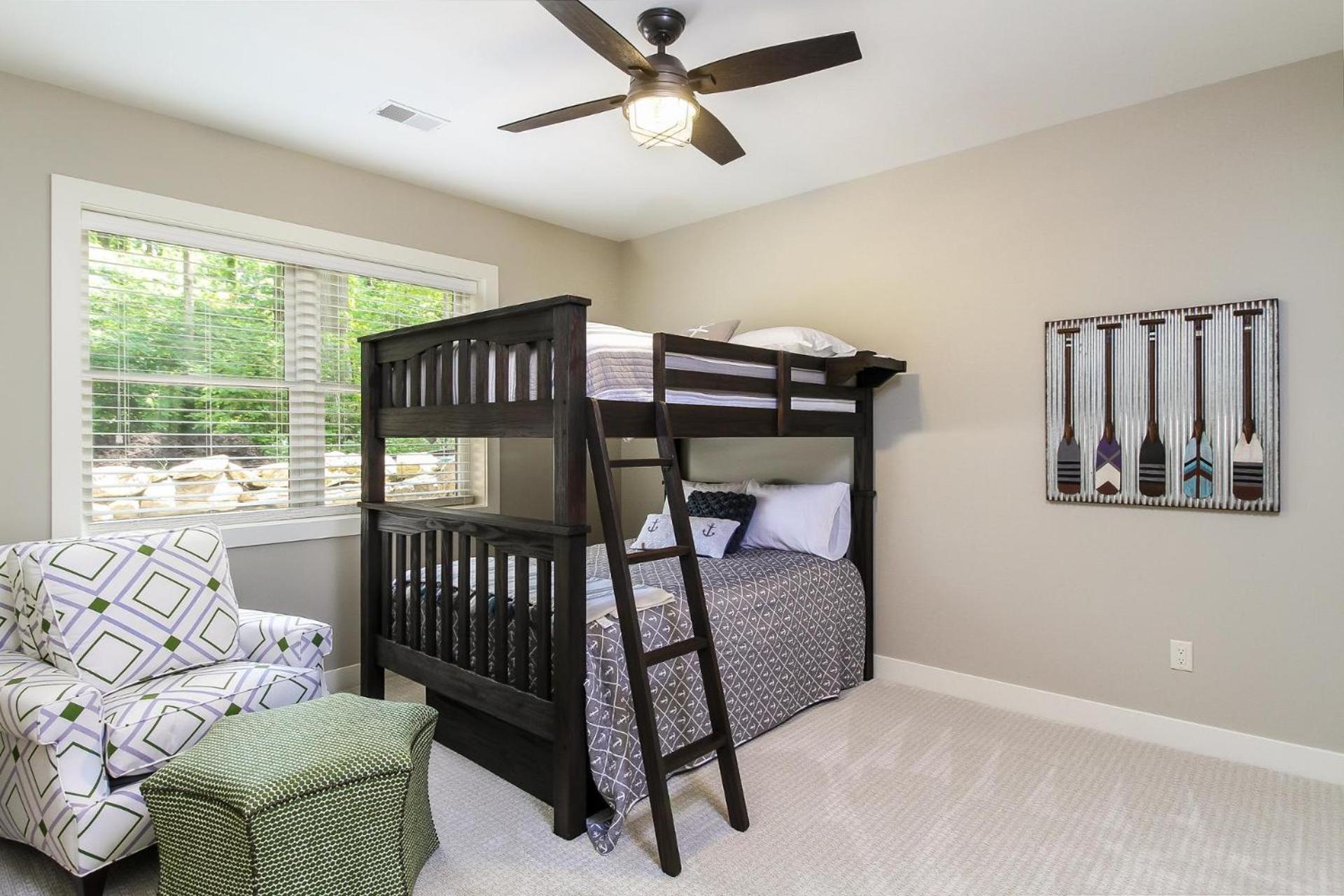 Private large yard close to town hot tub Lake