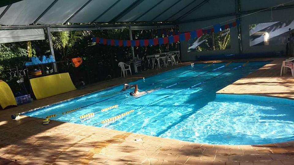 Aconchego 3 dorms, piscina, churrasq em Condomínio Fechado