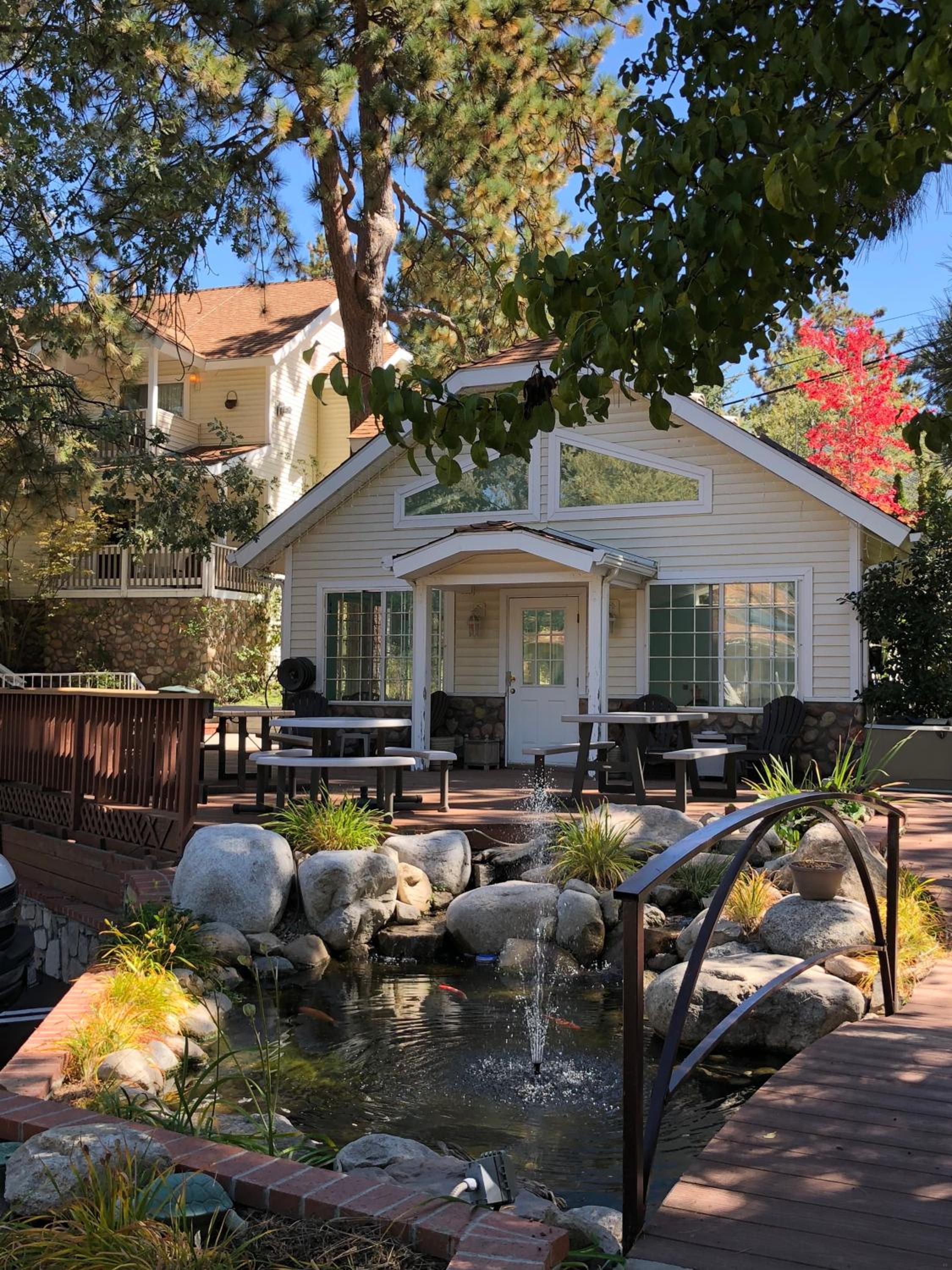Giant Oaks Lodge