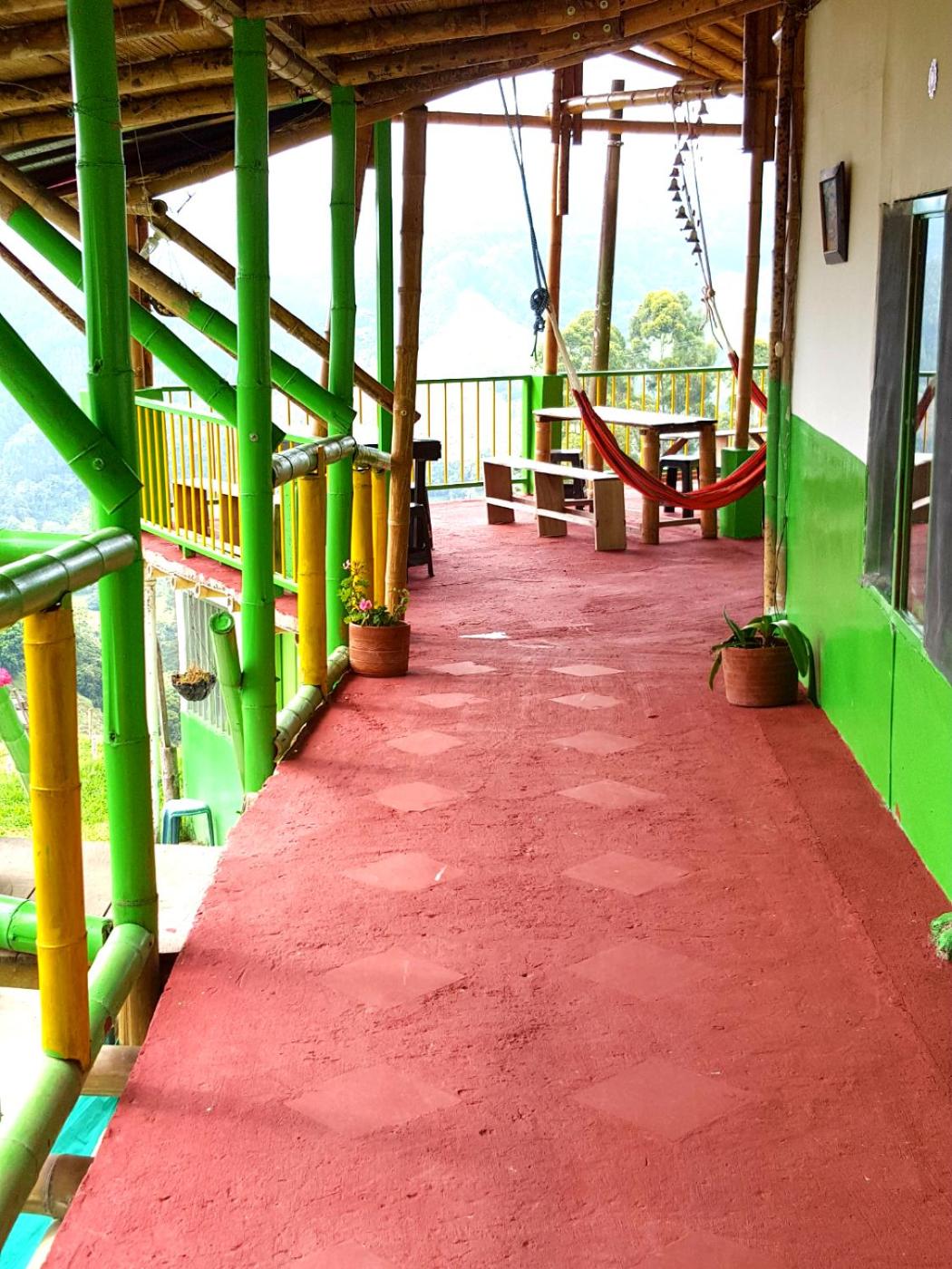 Hostal y Camping Los Girasoles