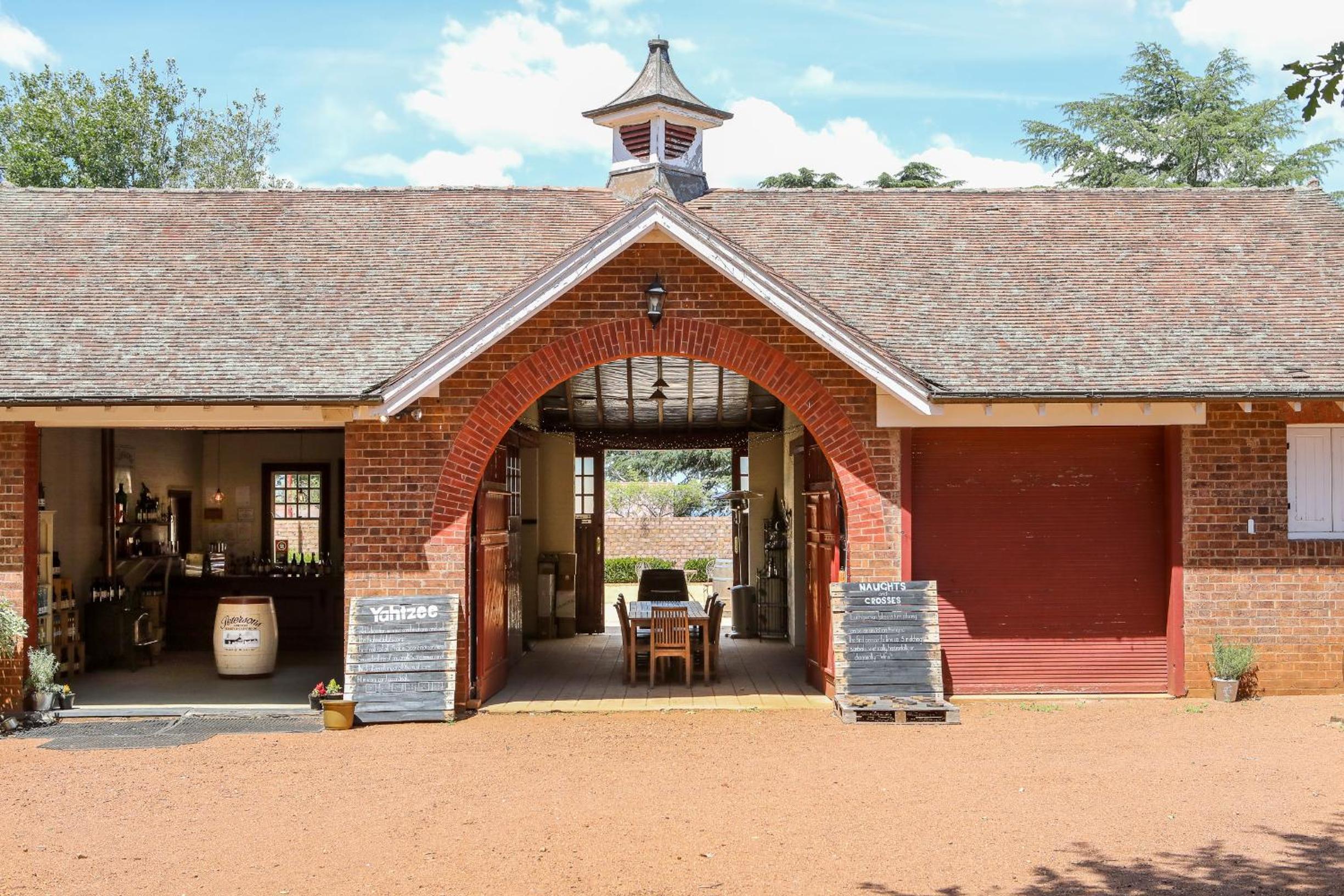 Petersons Armidale Winery and Guesthouse