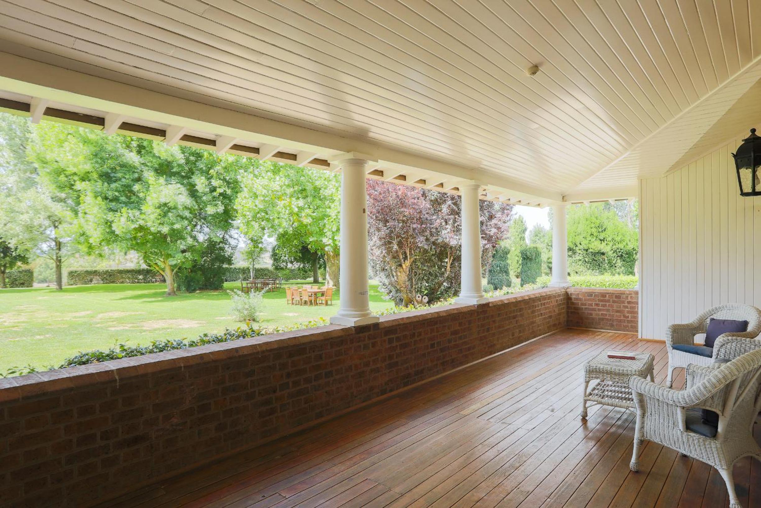 Petersons Armidale Winery and Guesthouse