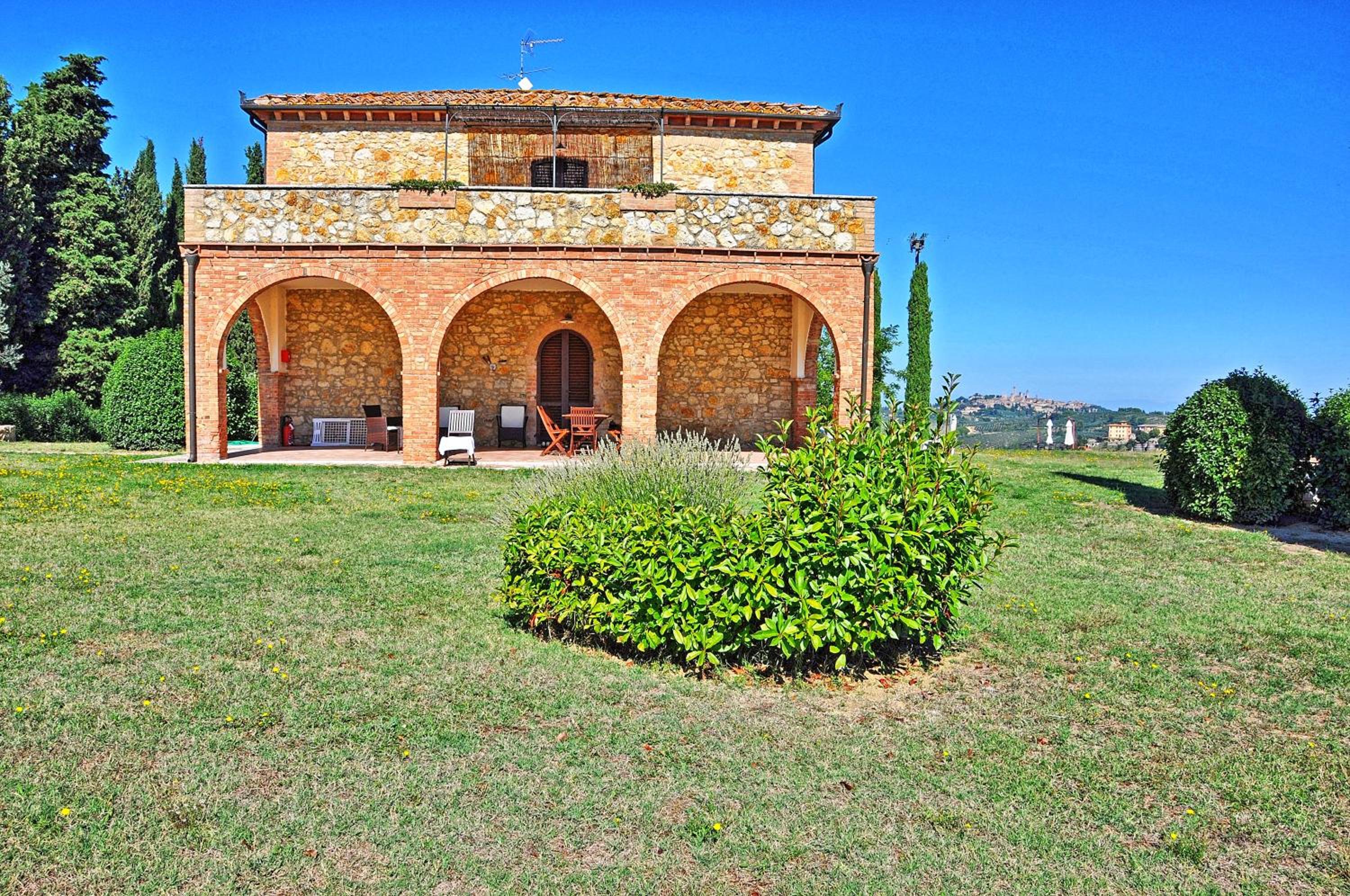 Vittoriana near San Gimignano by PosarelliVillas