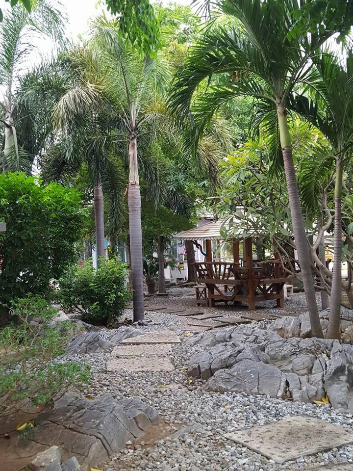 Charlie's Bungalows