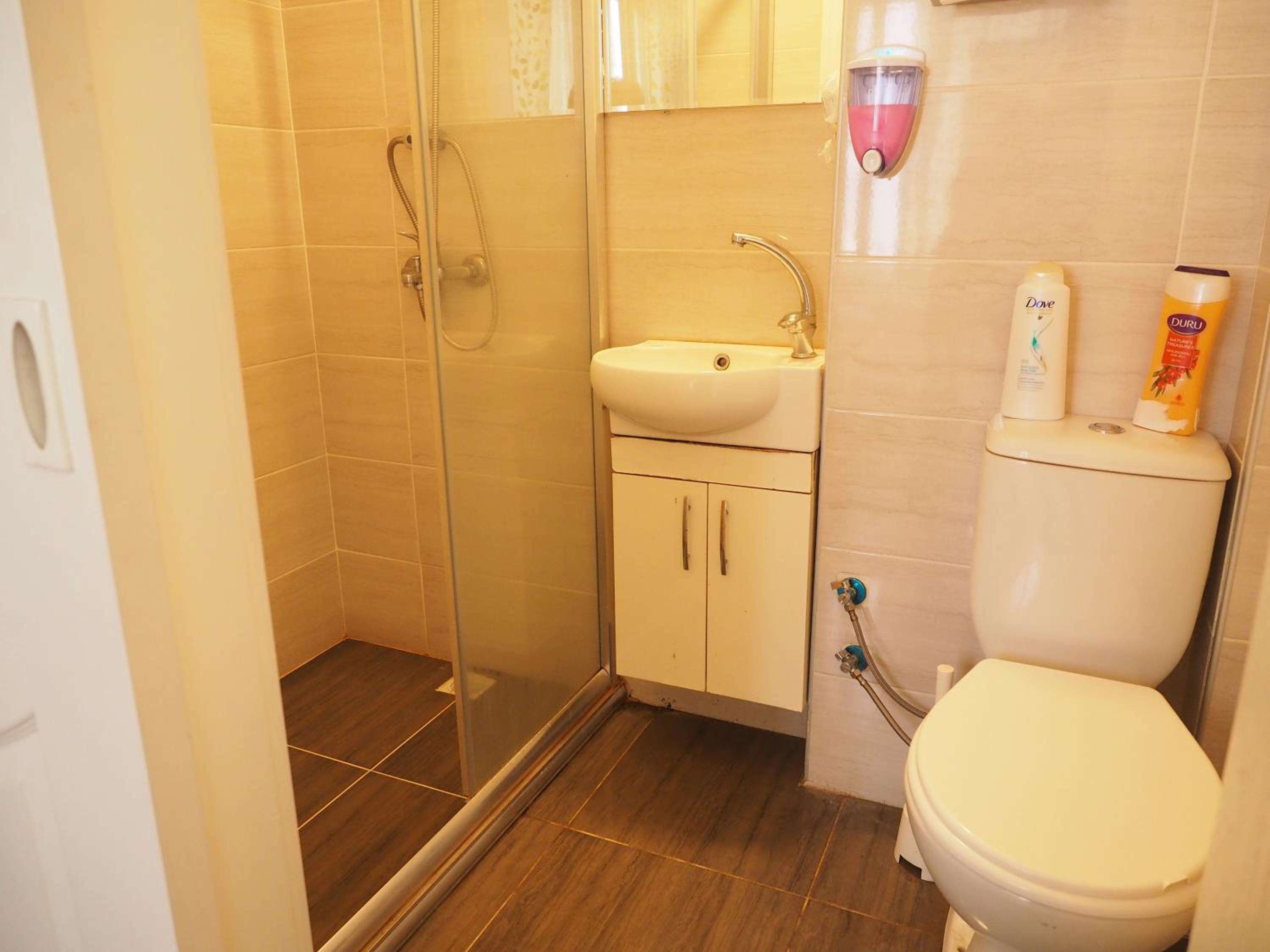 Deeps Hostel Ankara - Image 42