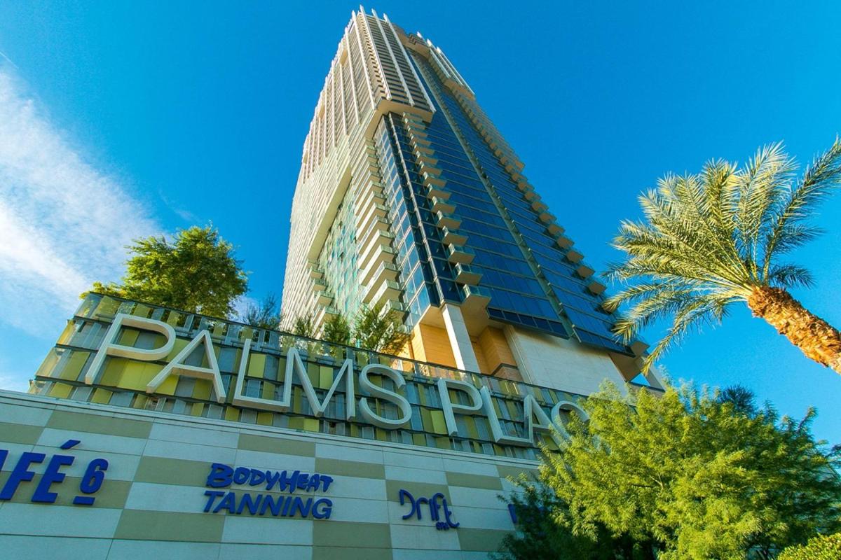 Dream Penthouse at Palms Place view 3
