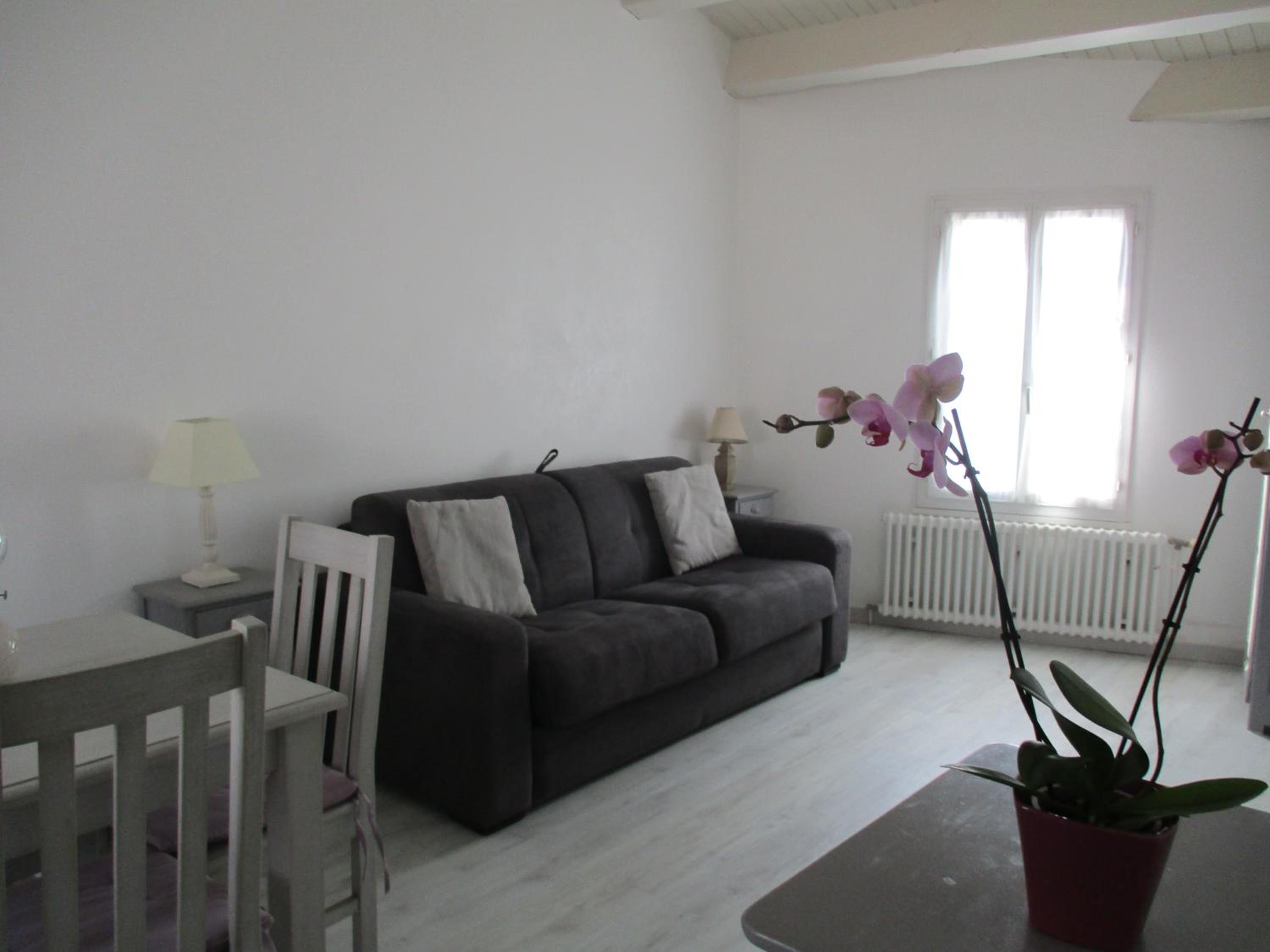 STUDIO 2 PERS PROCHE PLAGE ET COMMERCES view 2