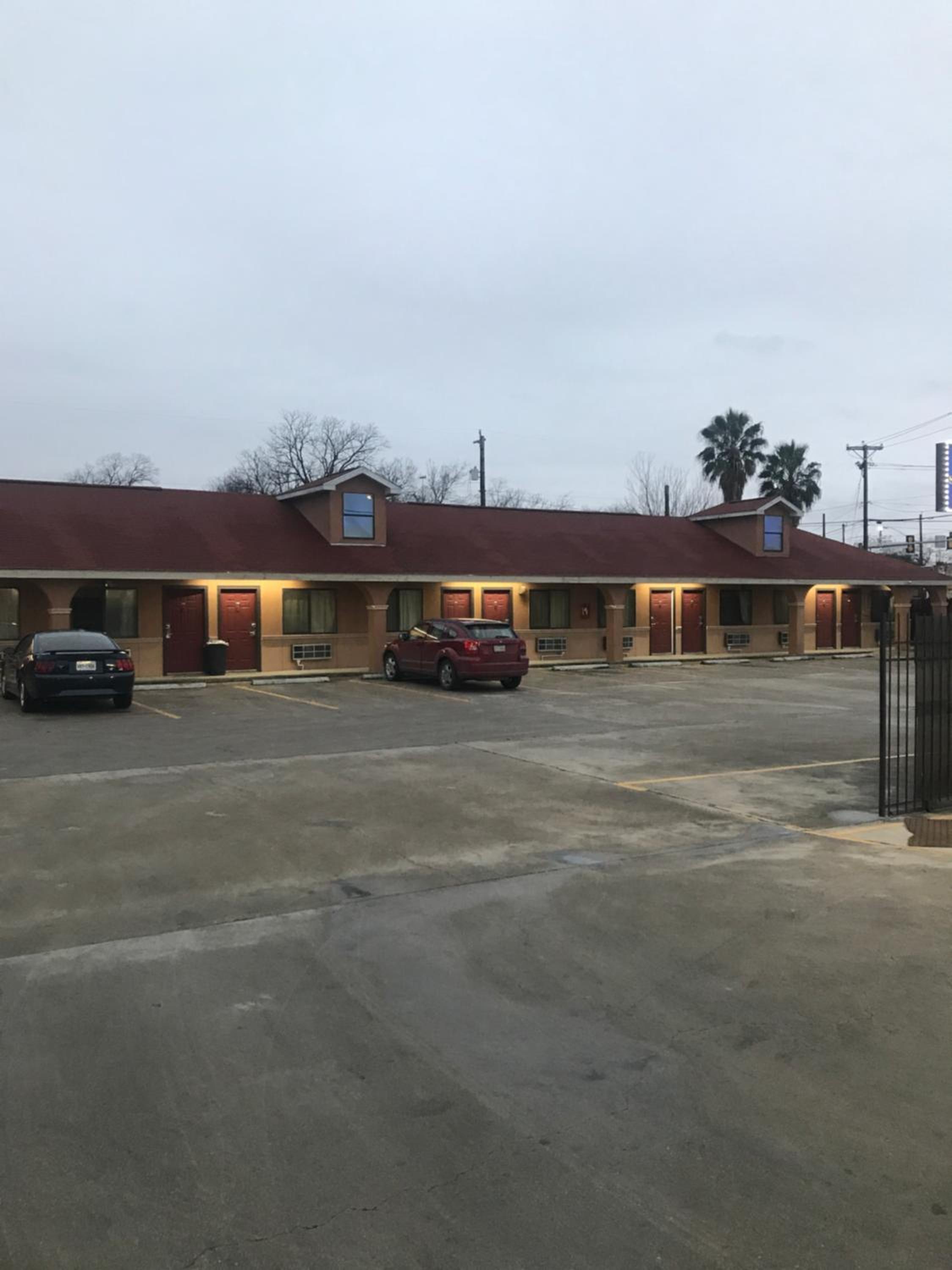 SouthTown S.A. Inn