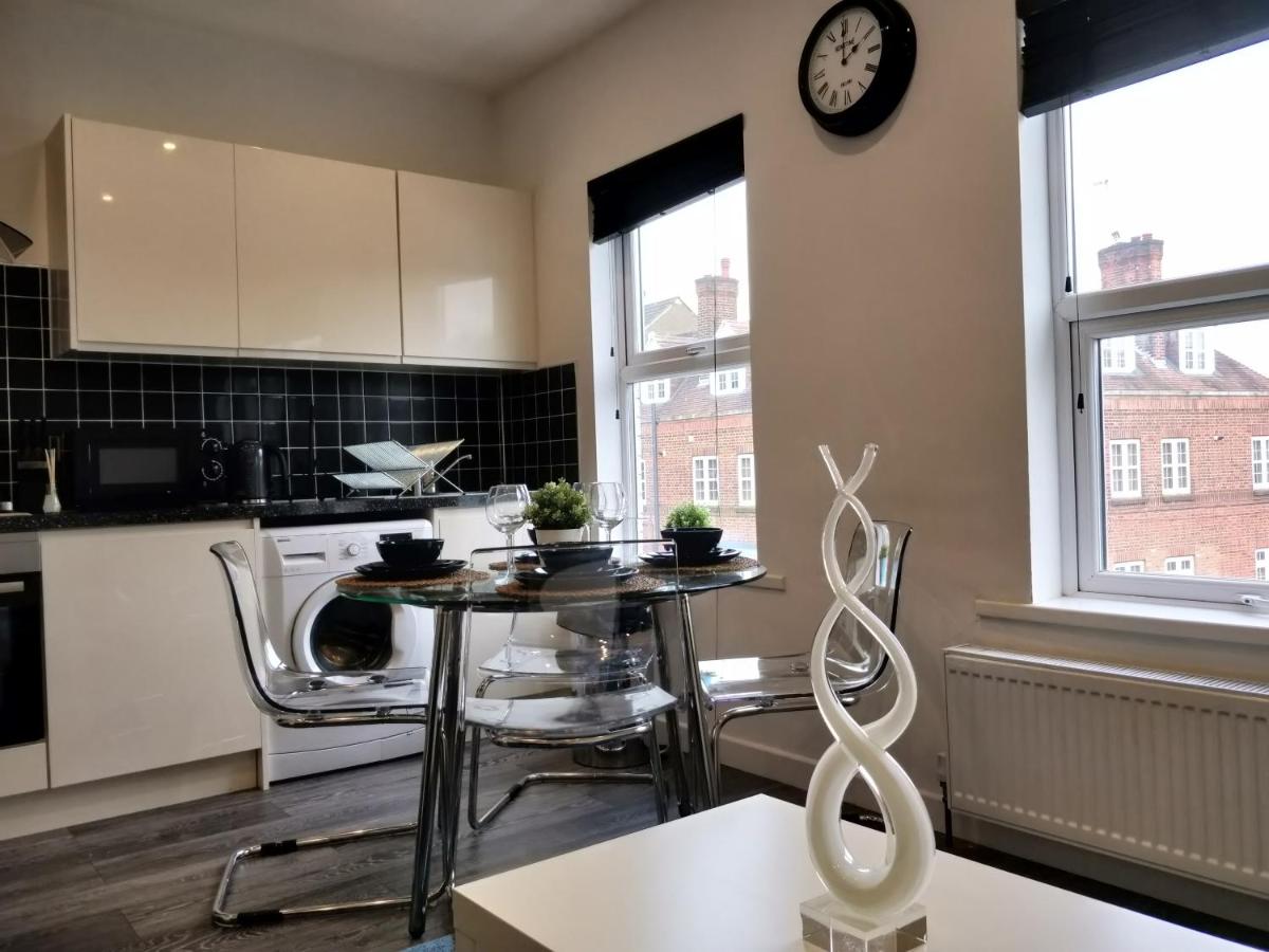 Luton Vacations - Chiltern Apartment - Property Image 2