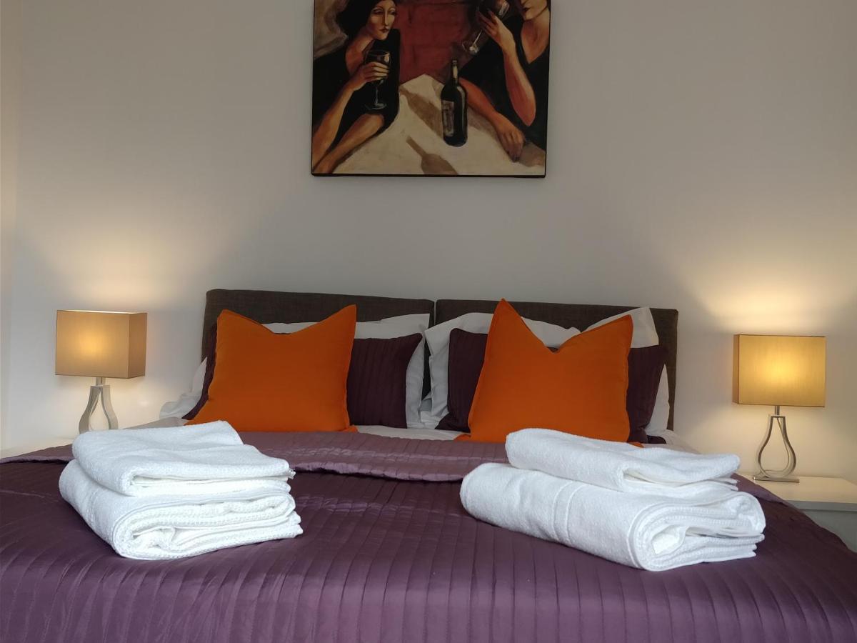 Luton Vacations - Chiltern Apartment - Property Image 2