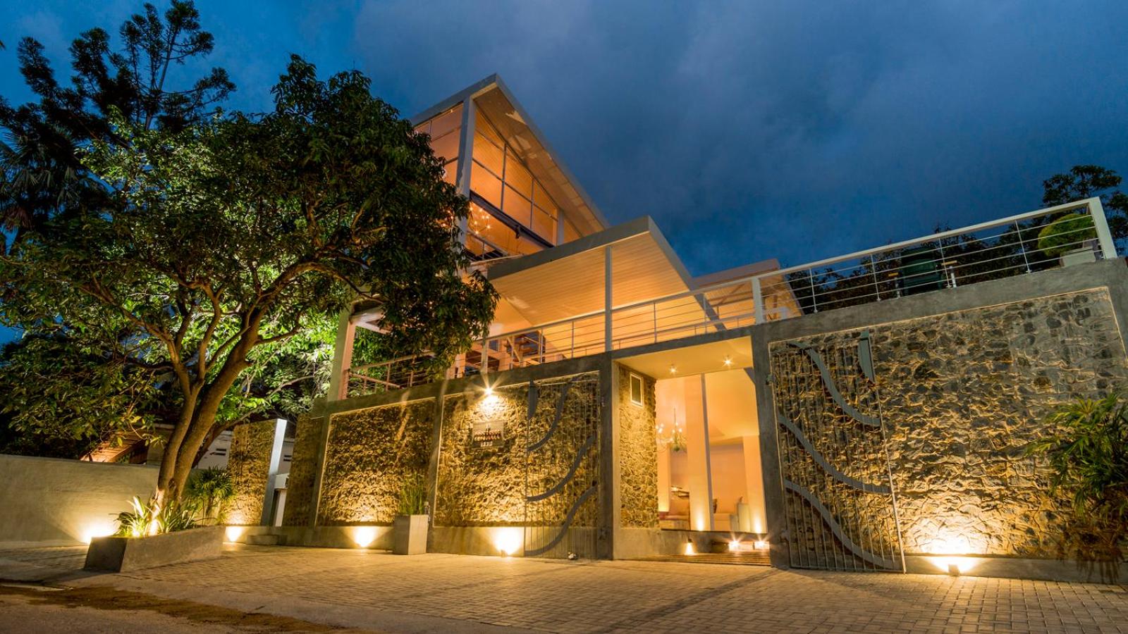 Hotel 18 Faces with free drop off to Galle Fort by TukTuk - Image 1