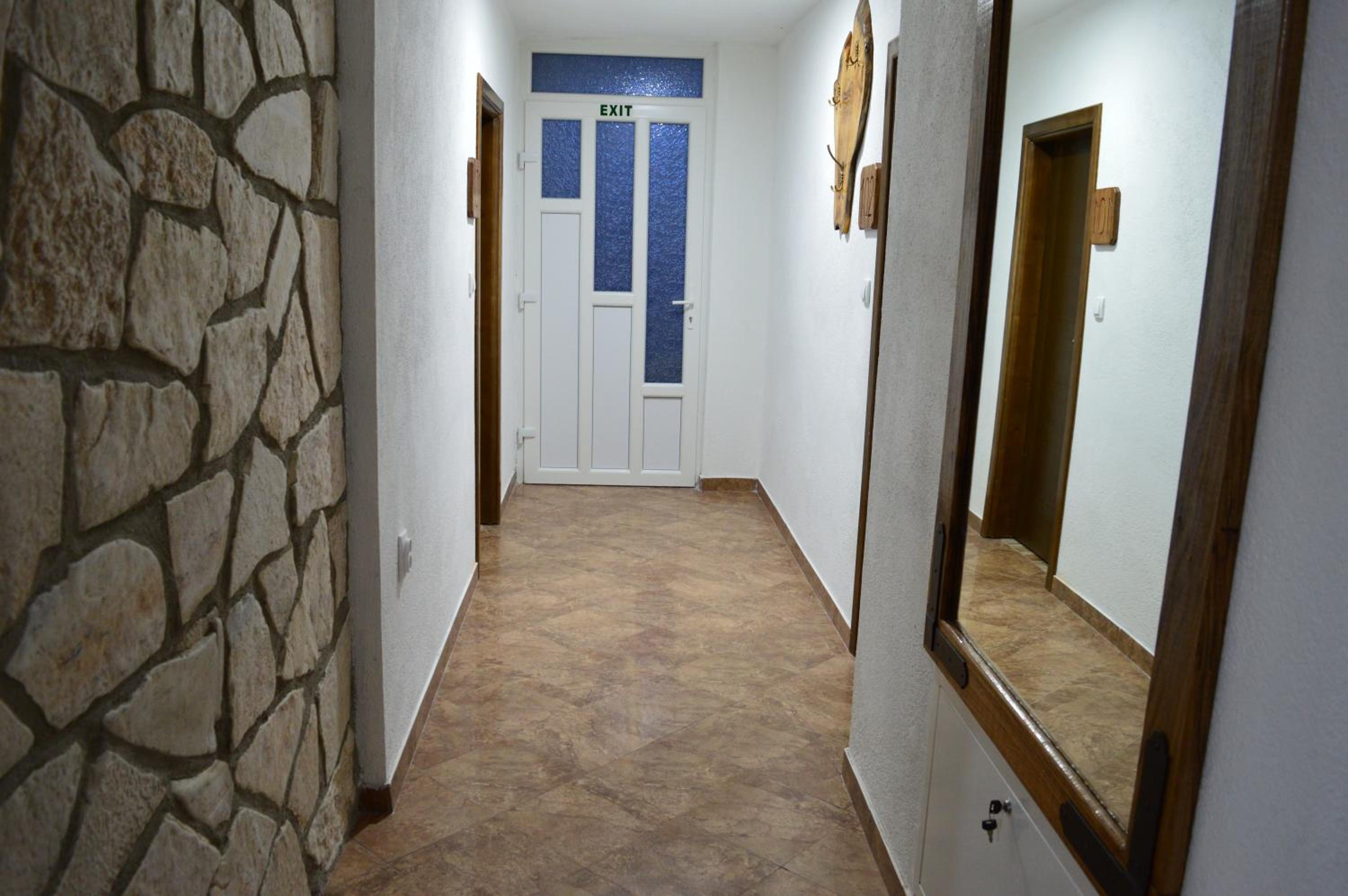Photo 32