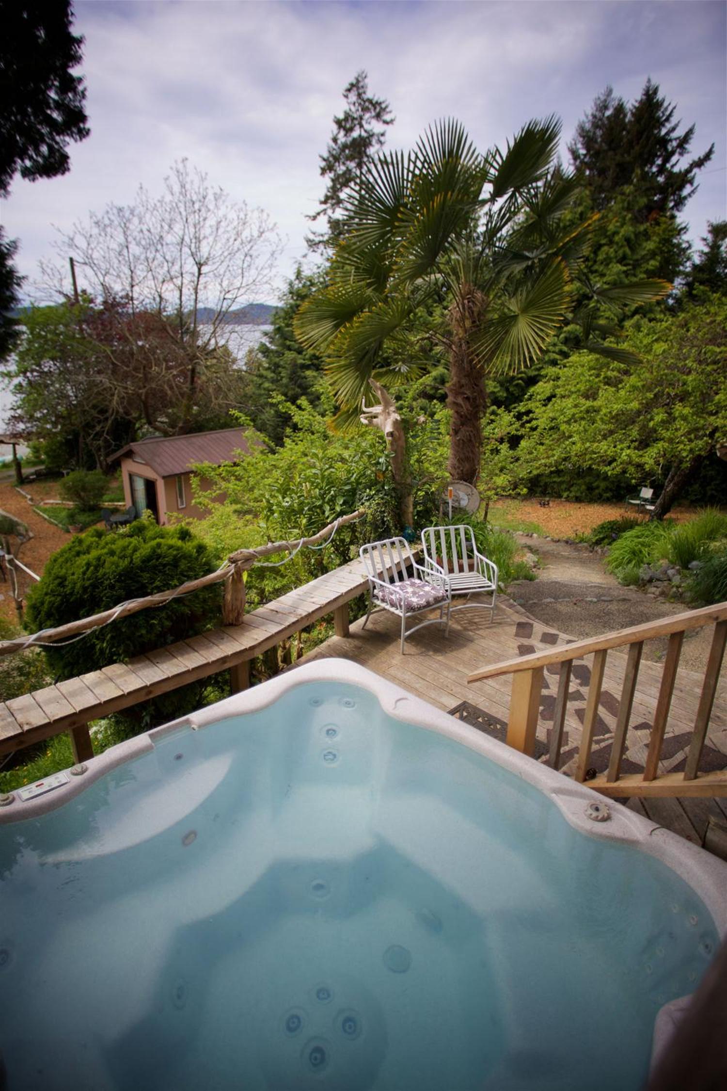 Halfmoon Haven Beach Cottage or Oceanview Suite