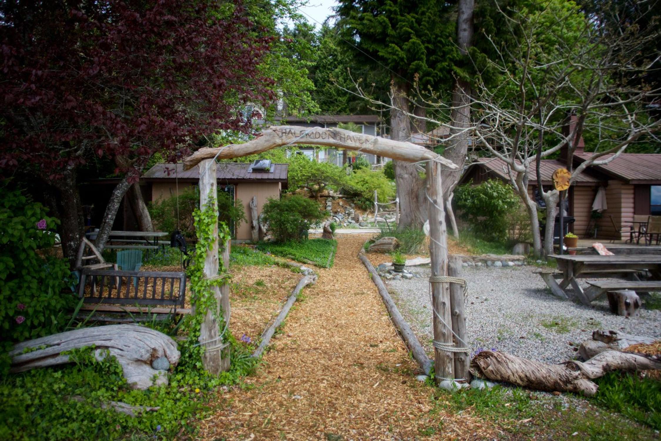 Halfmoon Haven Beach Cottage or Oceanview Suite