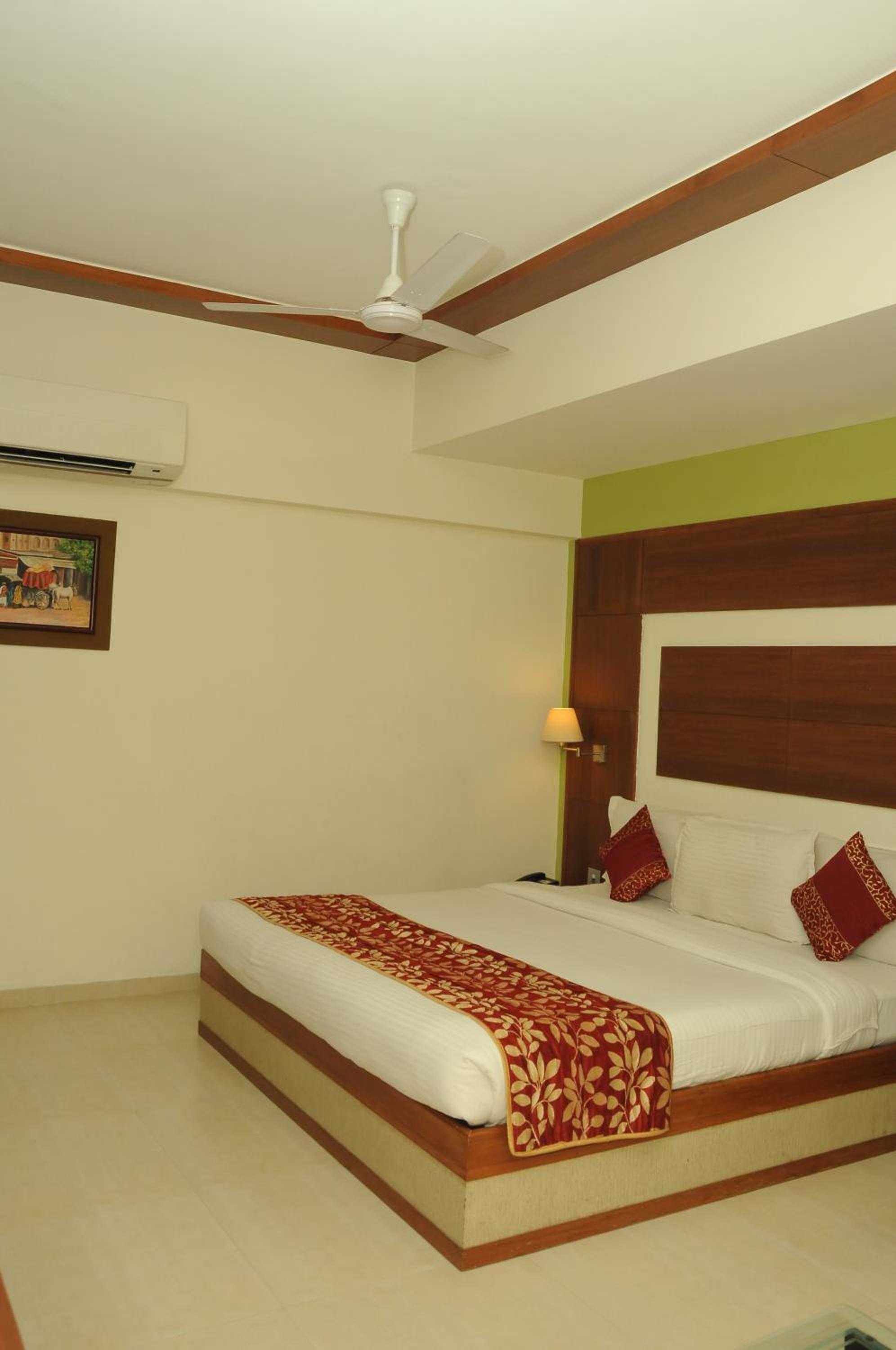 Ponnis Grand Inn, photo 9
