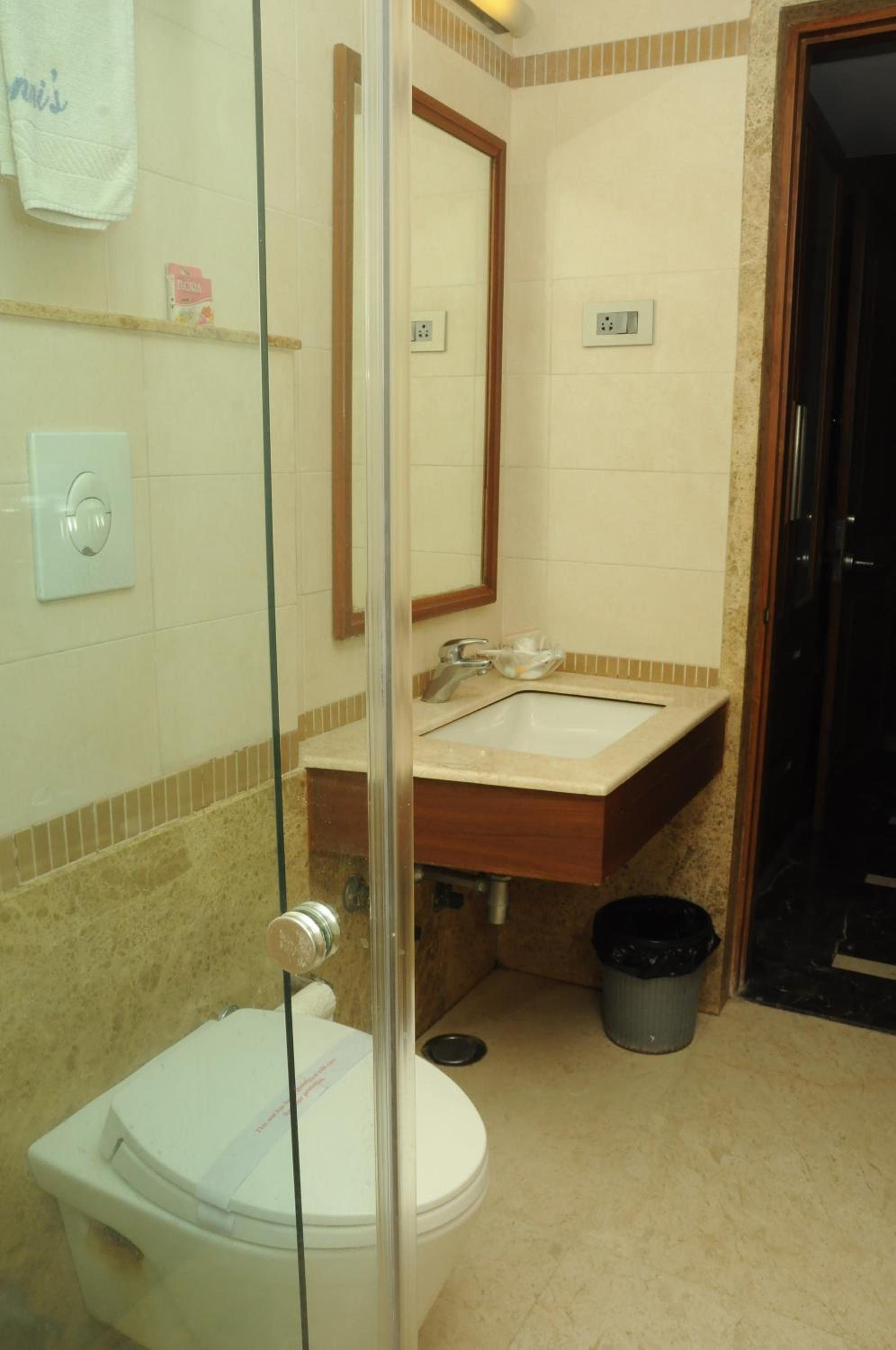 Ponnis Grand Inn