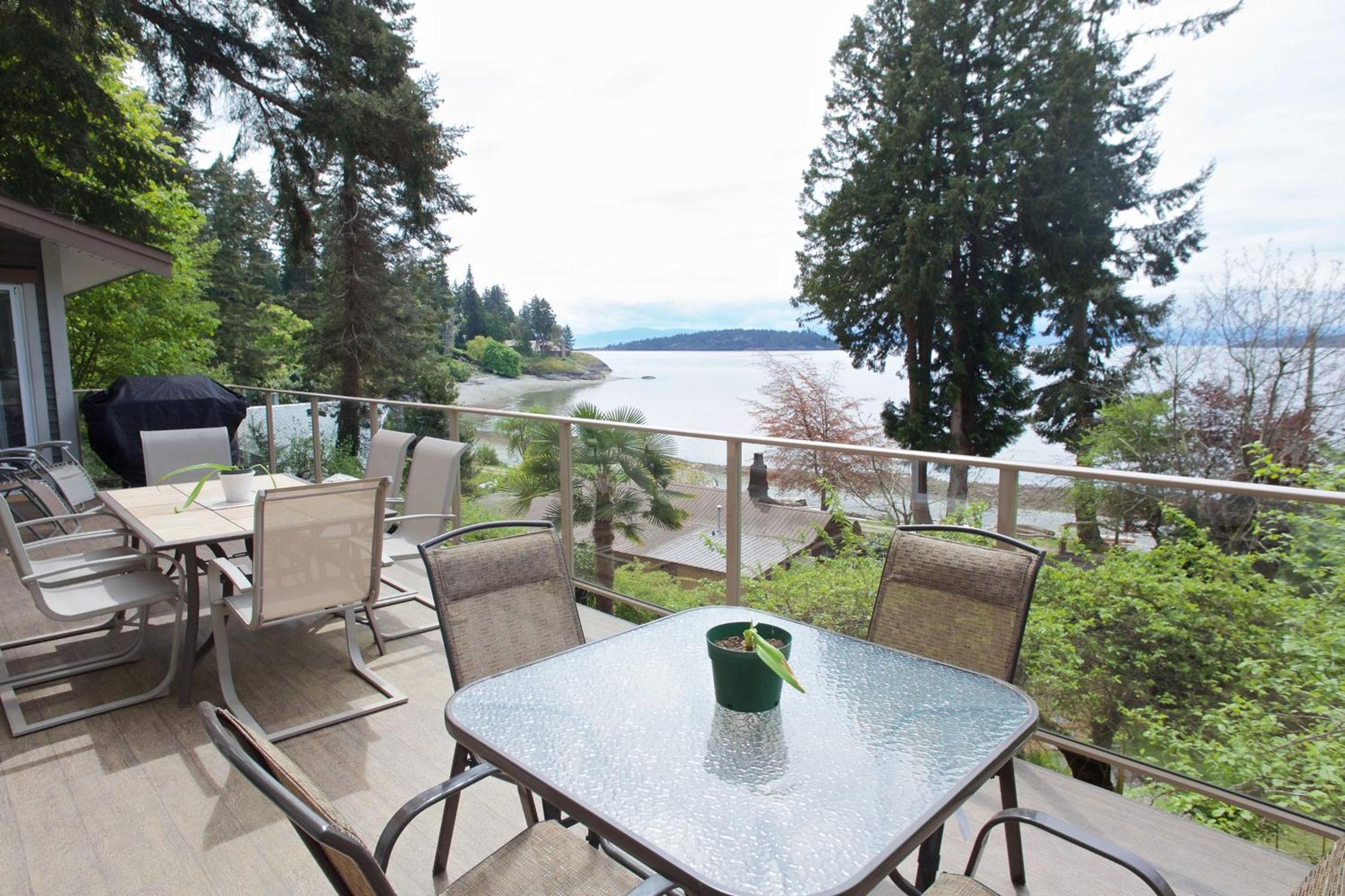 Halfmoon Haven Beach Cottage or Oceanview Suite
