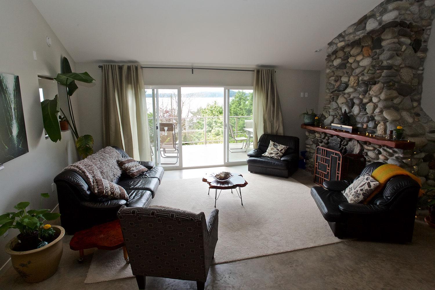 Halfmoon Haven Beach Cottage or Oceanview Suite