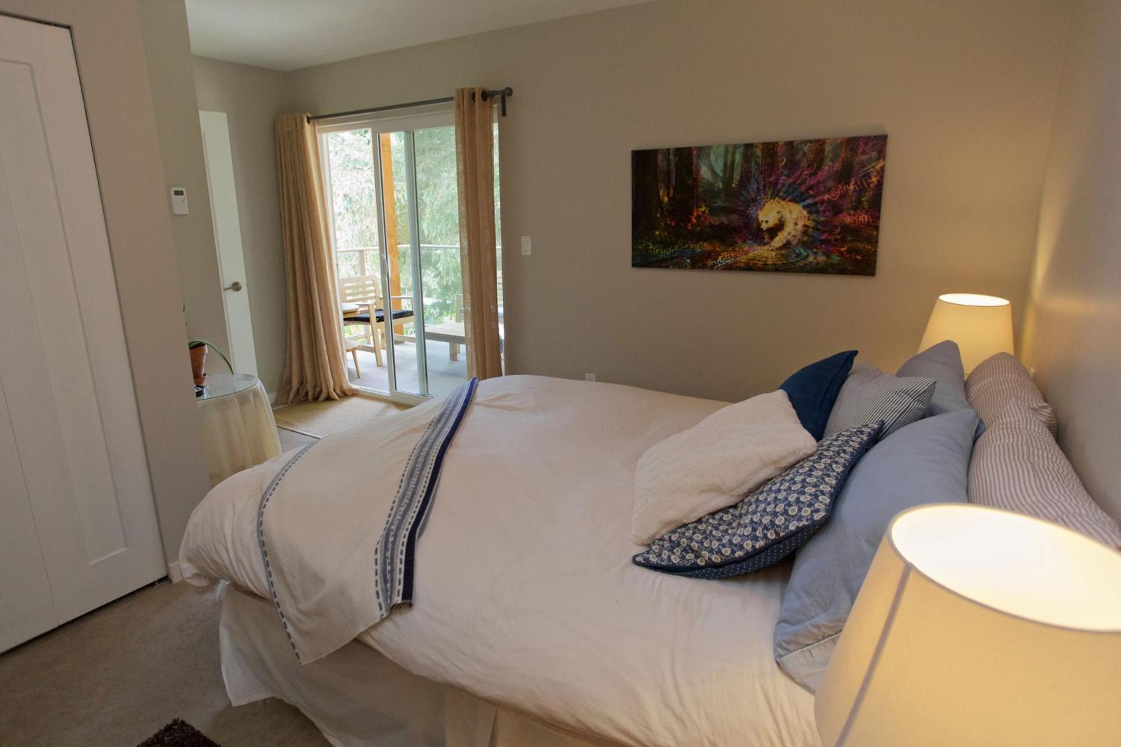 Halfmoon Haven Beach Cottage or Oceanview Suite