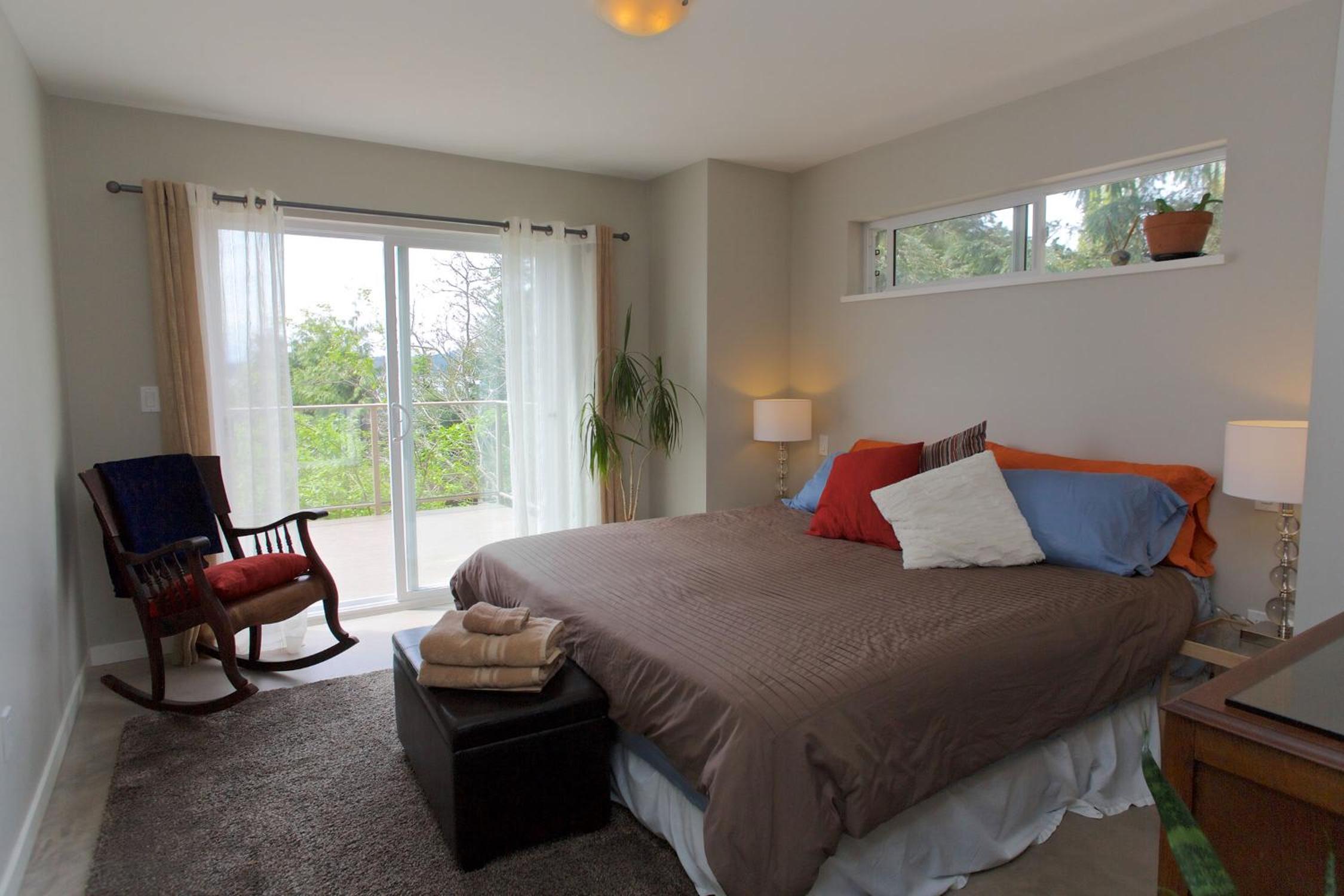 Halfmoon Haven Beach Cottage or Oceanview Suite