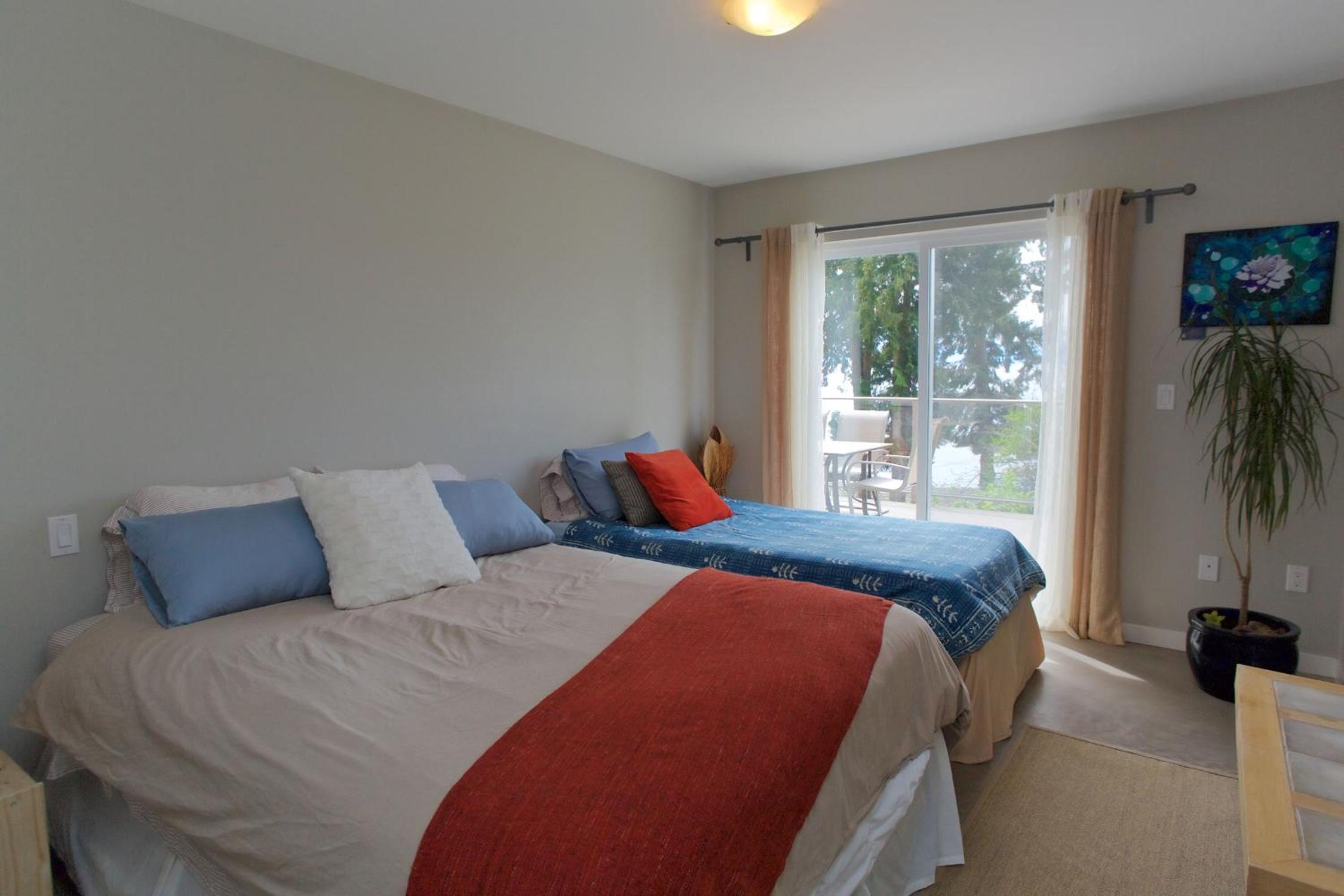 Halfmoon Haven Beach Cottage or Oceanview Suite