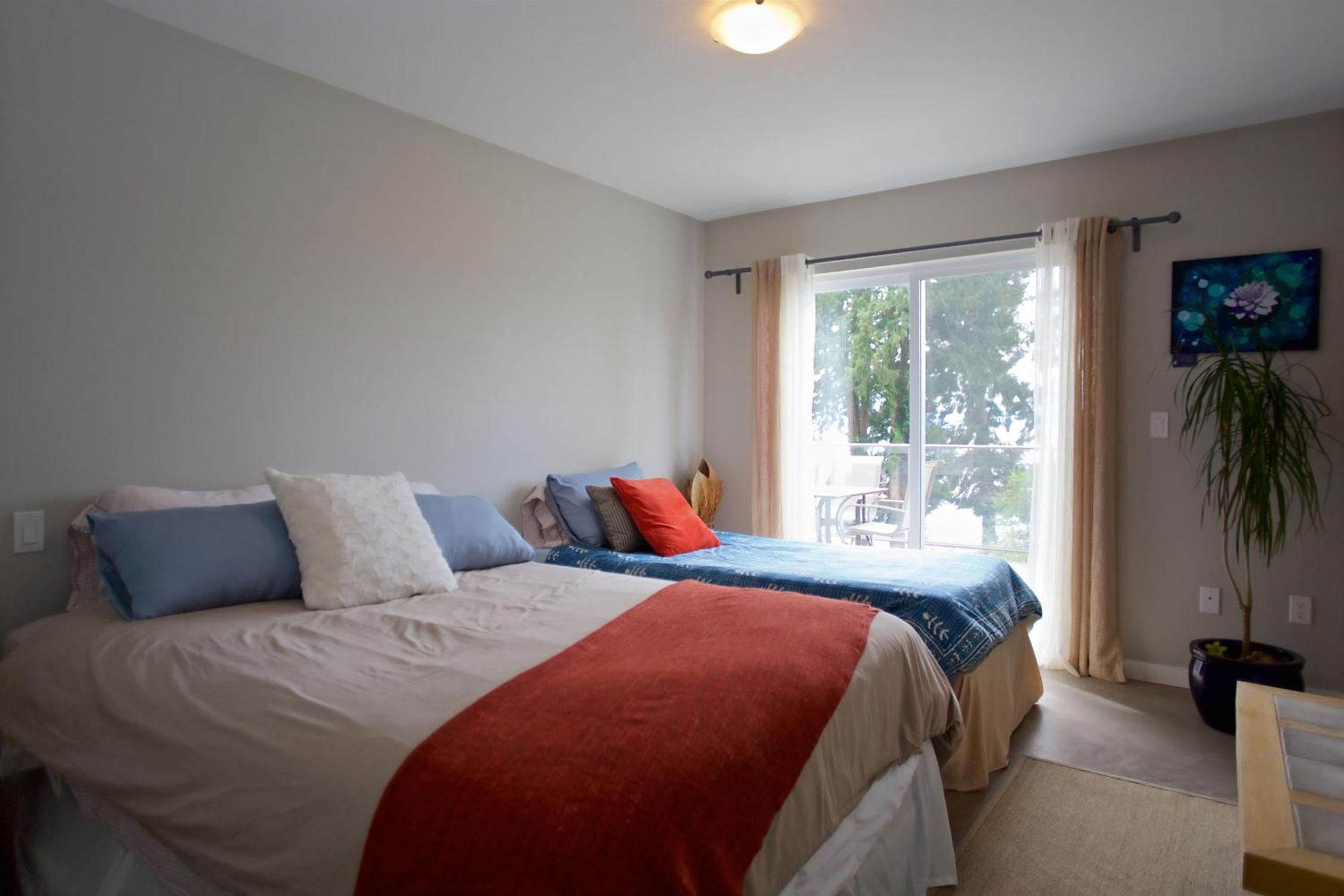 Halfmoon Haven Beach Cottage or Oceanview Suite