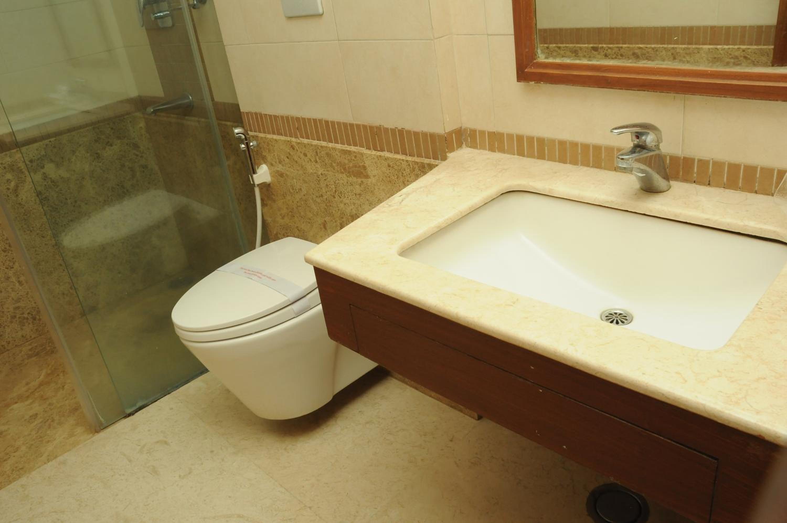 Ponnis Grand Inn