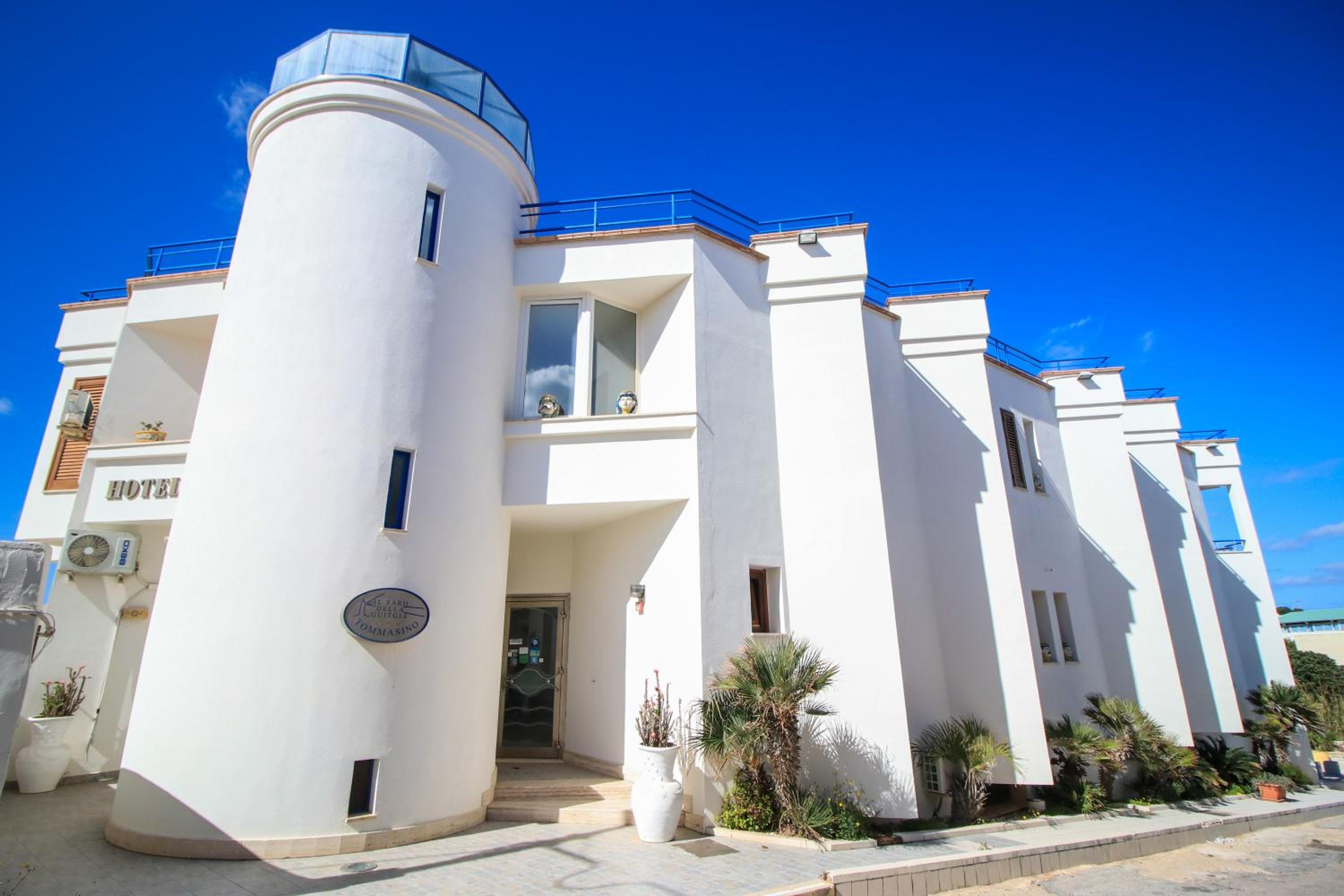 Hotel Il Faro Della Guitgia Tommasino photo 5